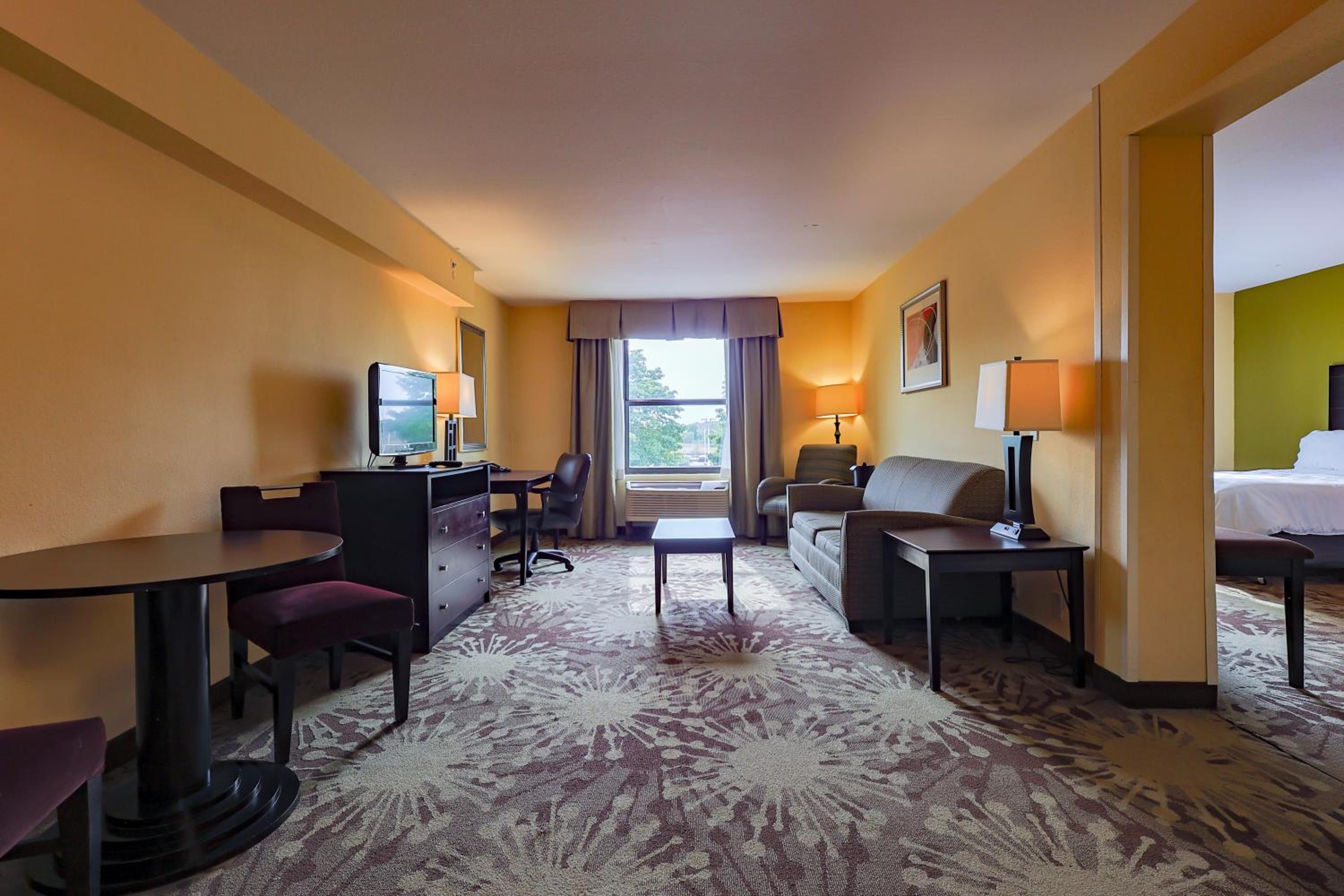 One-Bedroom King Suite - Non-Smoking - Photo 7