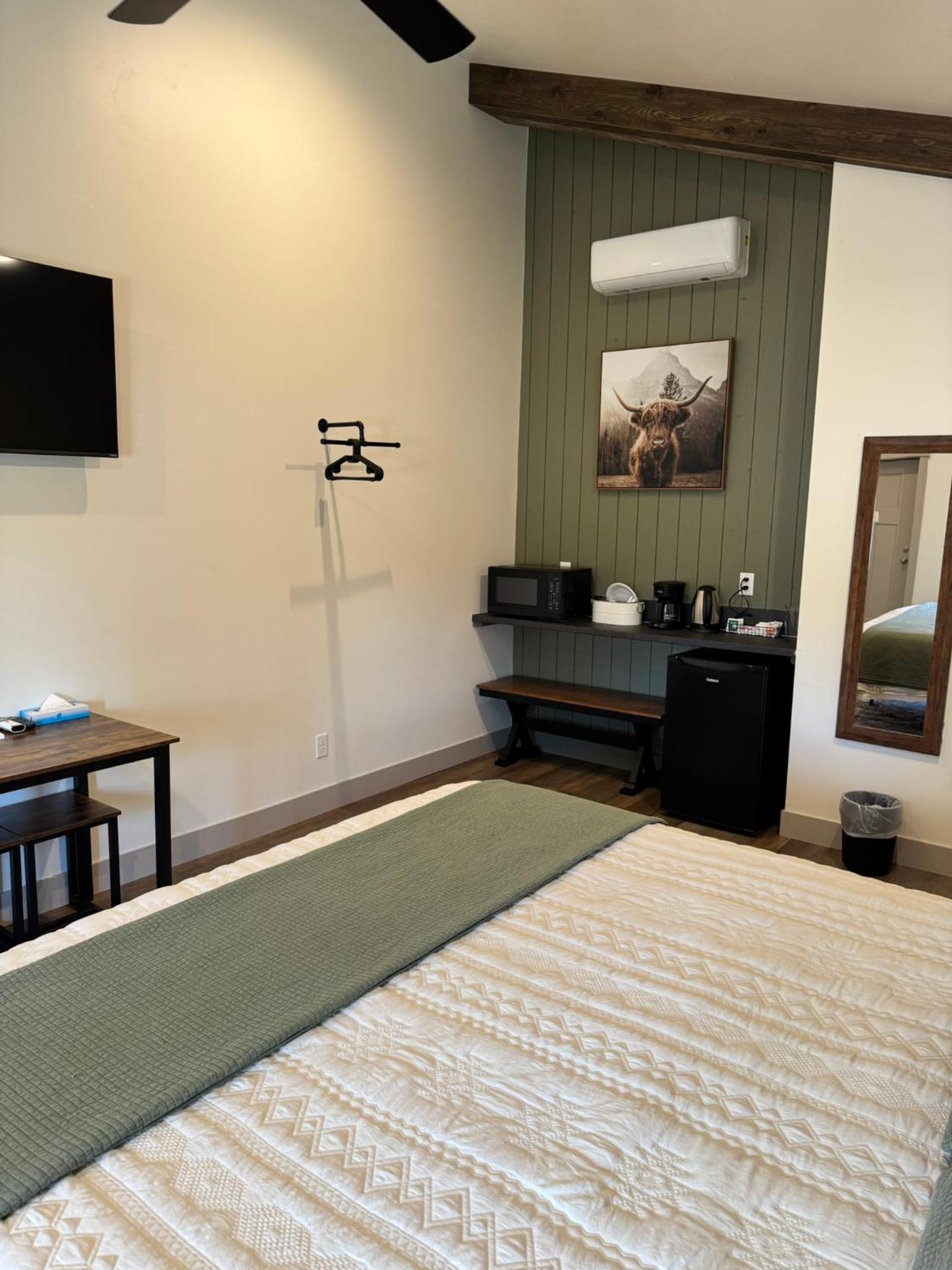 Standard King Room photo 2