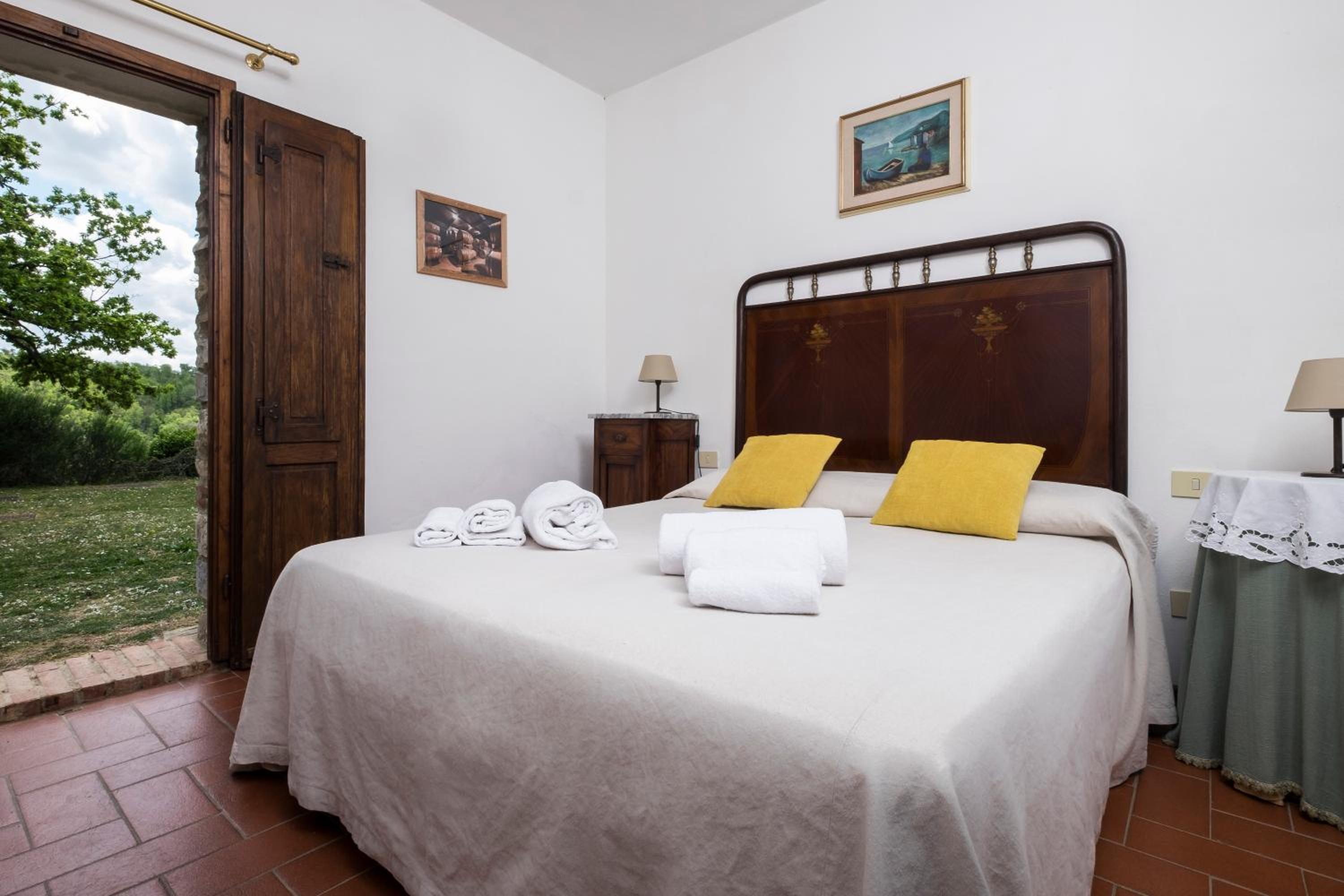 Three-Bedroom Apartment - Split Level (6 Adults) photo 2