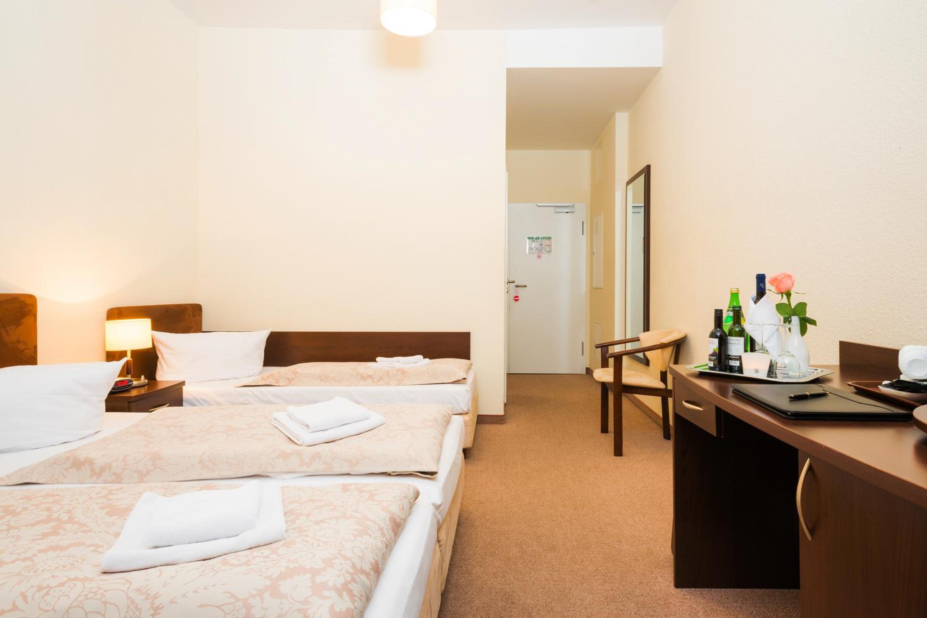 Standard Triple Room thumbnail 6