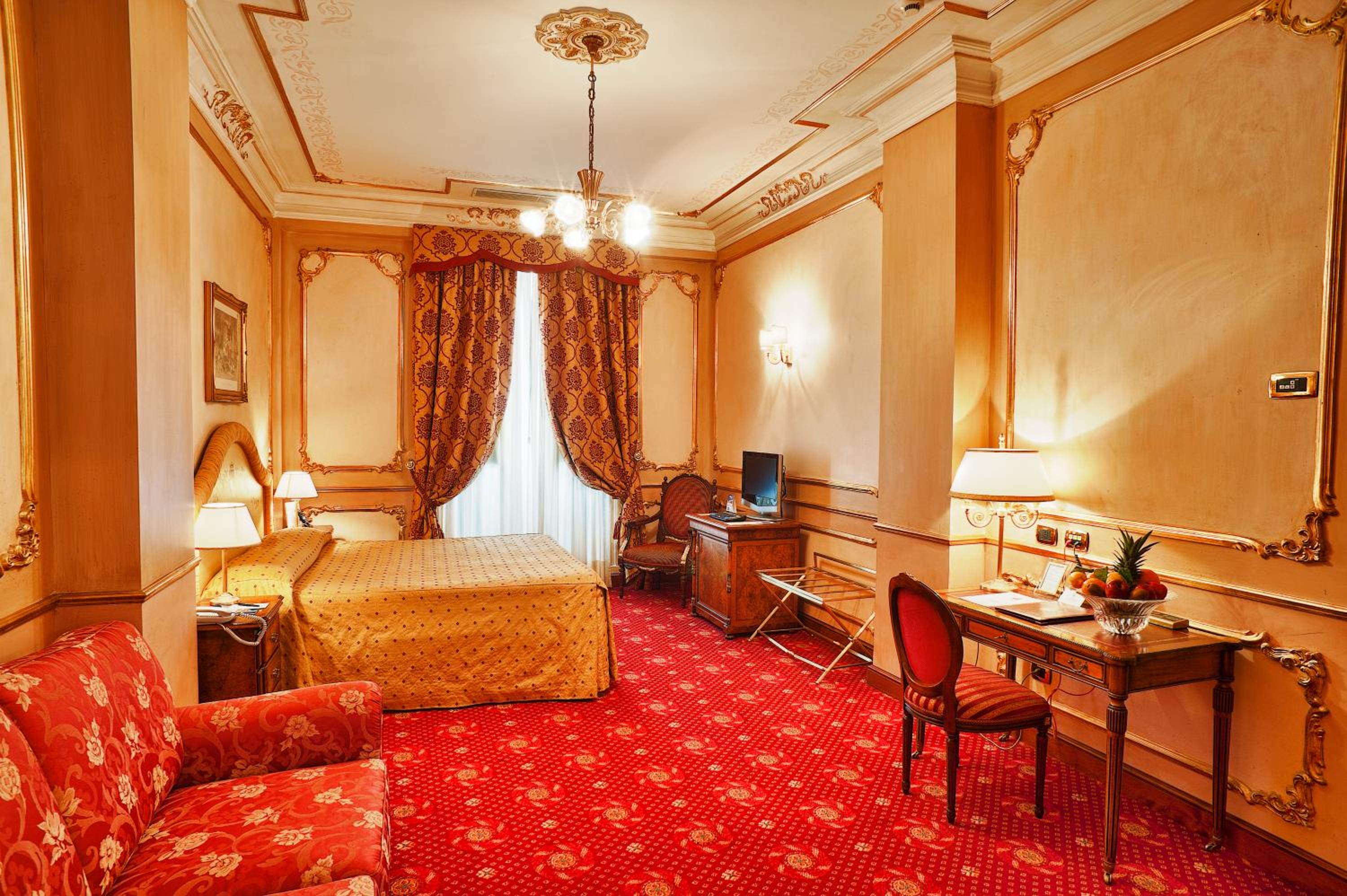 Deluxe Double Room - Photo 1