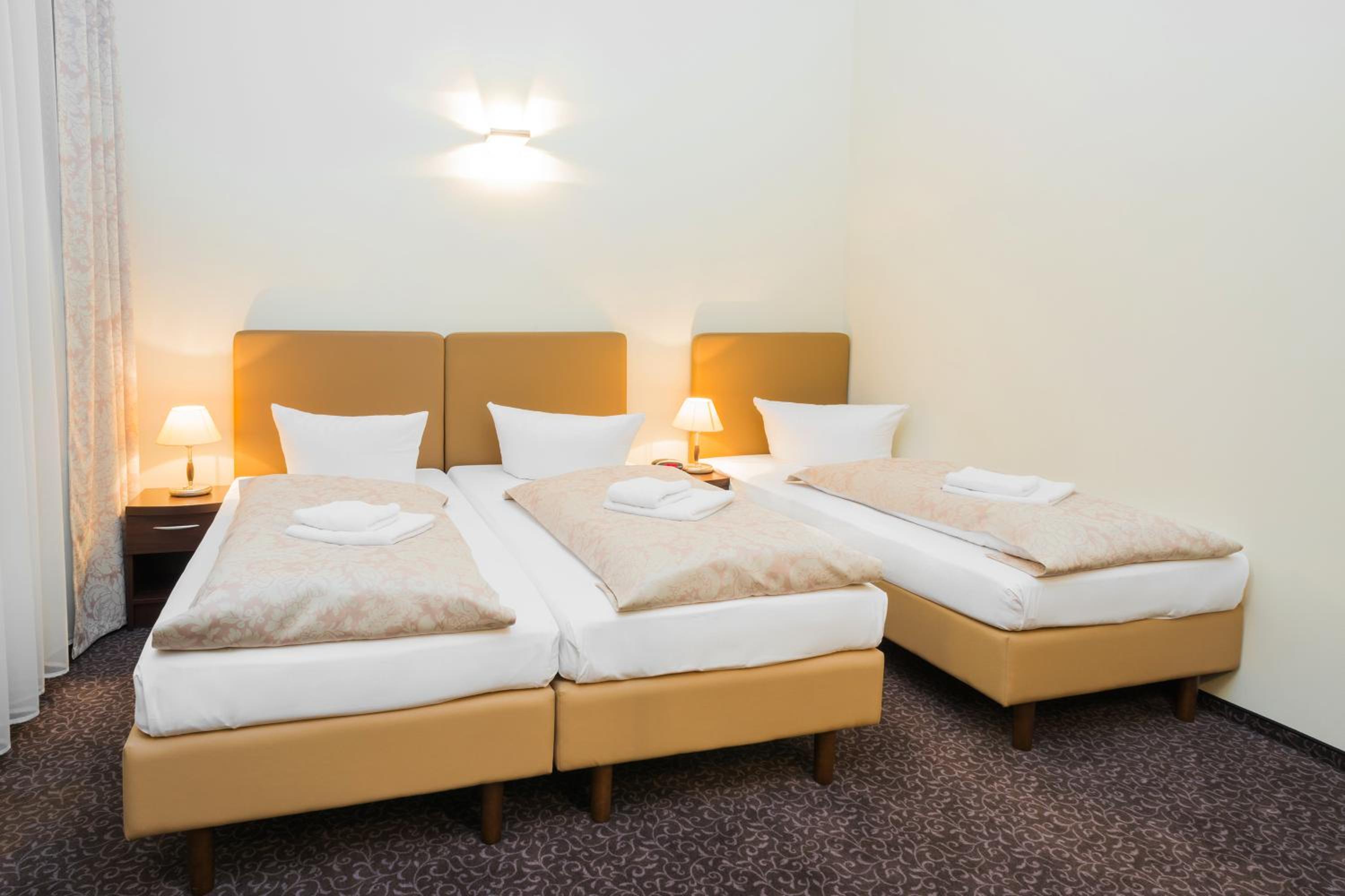 Standard Triple Room thumbnail 6