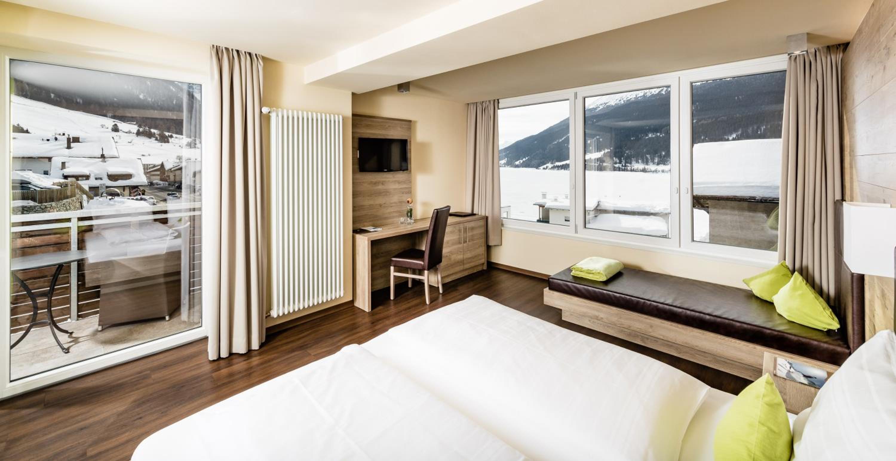 Double Room with Lake View photo 3