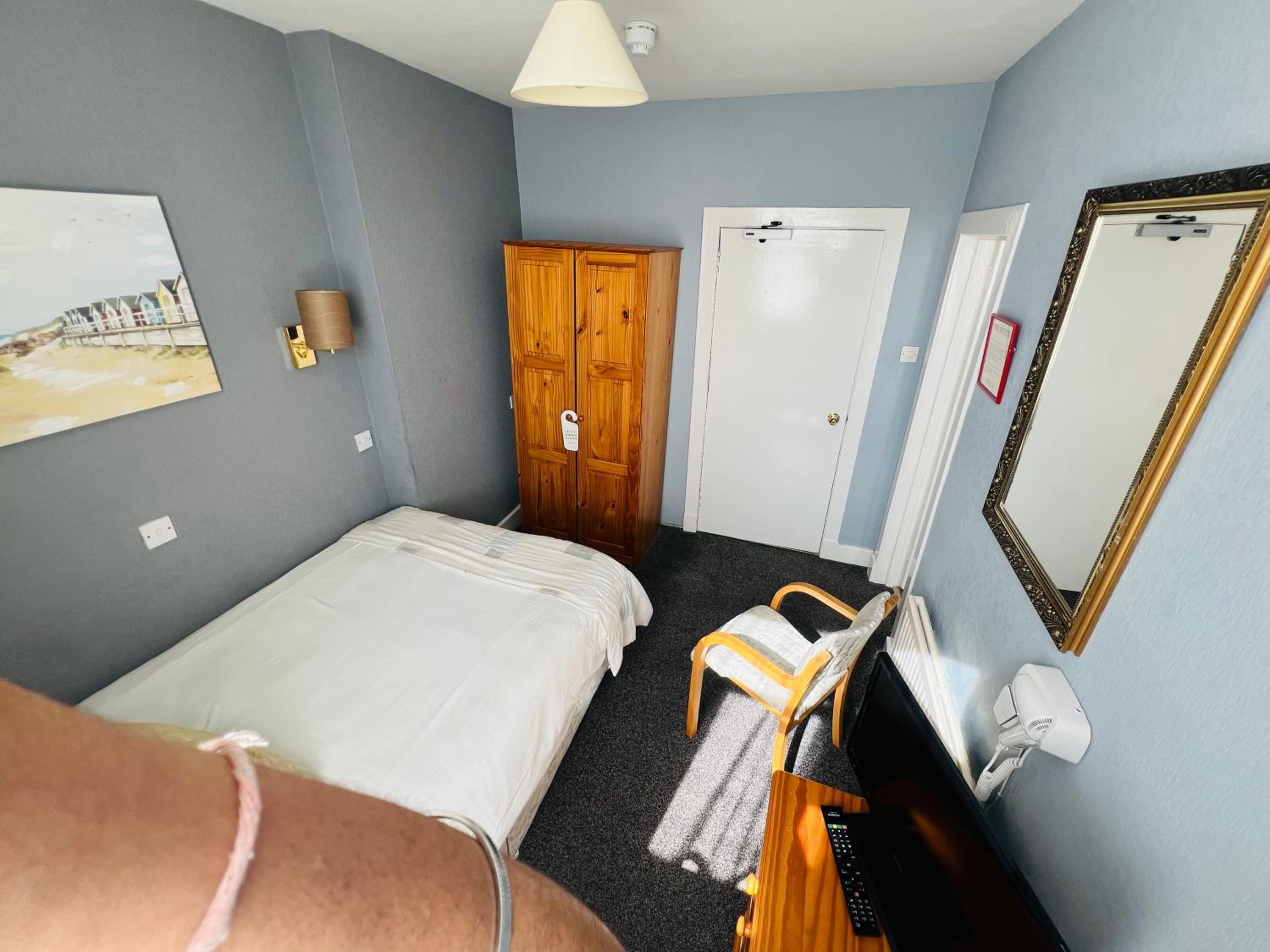 Single Room photo 3