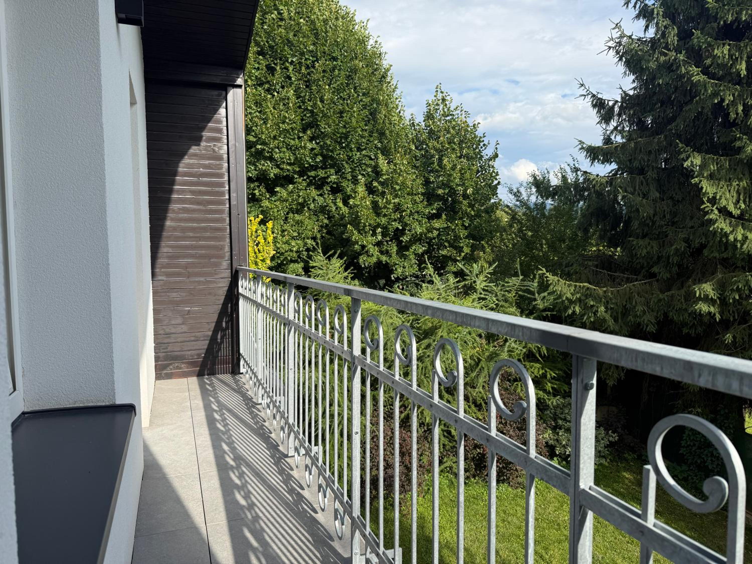 Deluxe One-Bedroom Apartment with Garden View