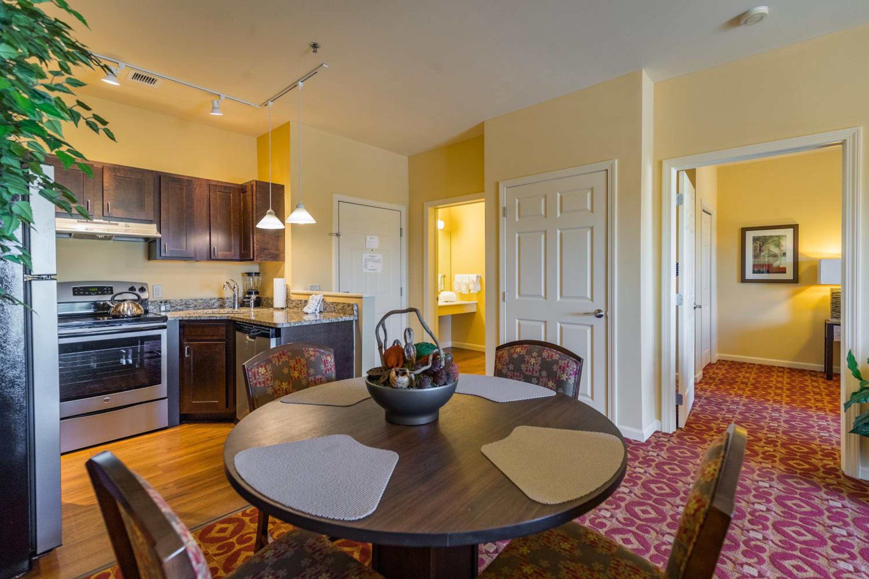 Deluxe King Suite