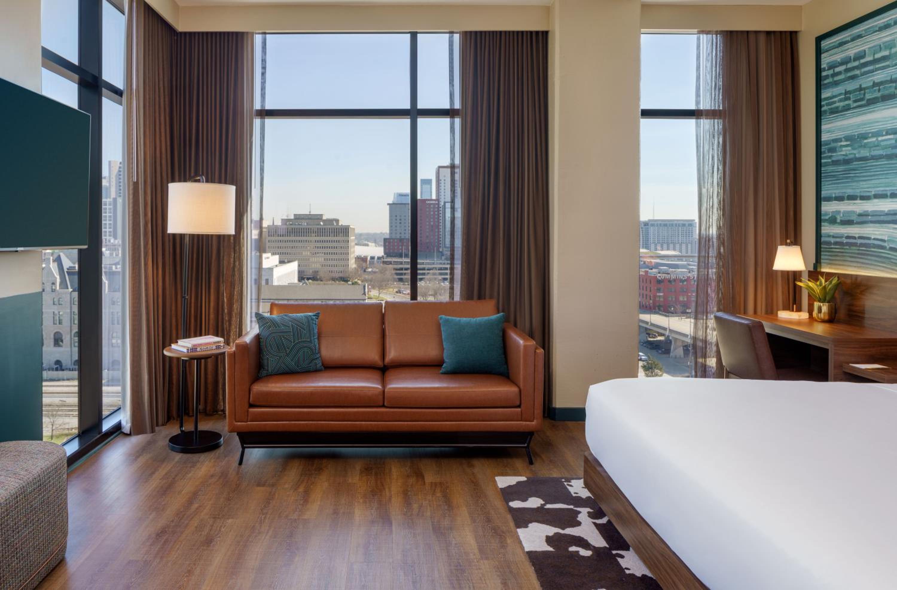 Corner Deluxe King Room