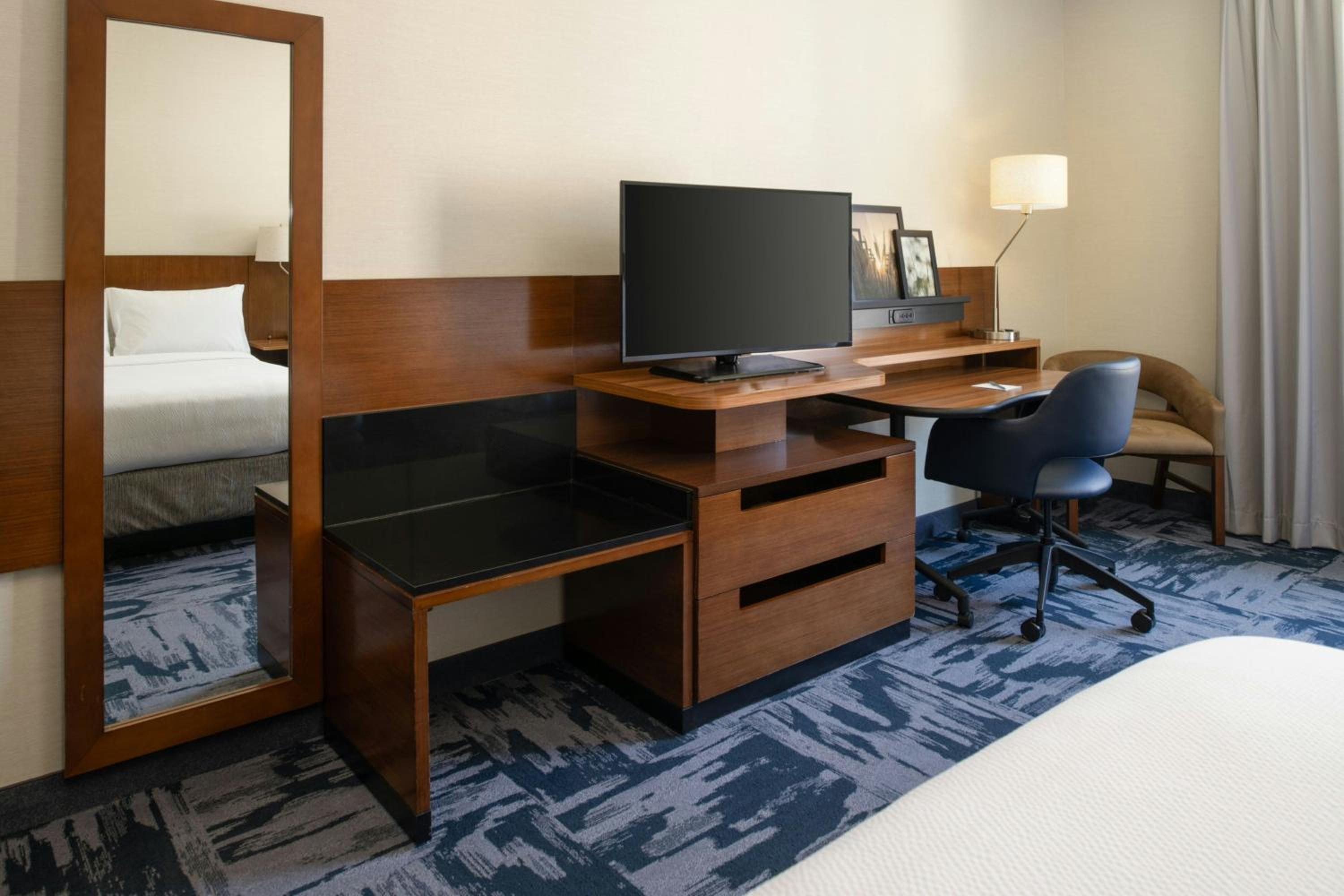 Queen Room with Two Queen Beds and Adapted Tub - Mobility and Hearing Accessible