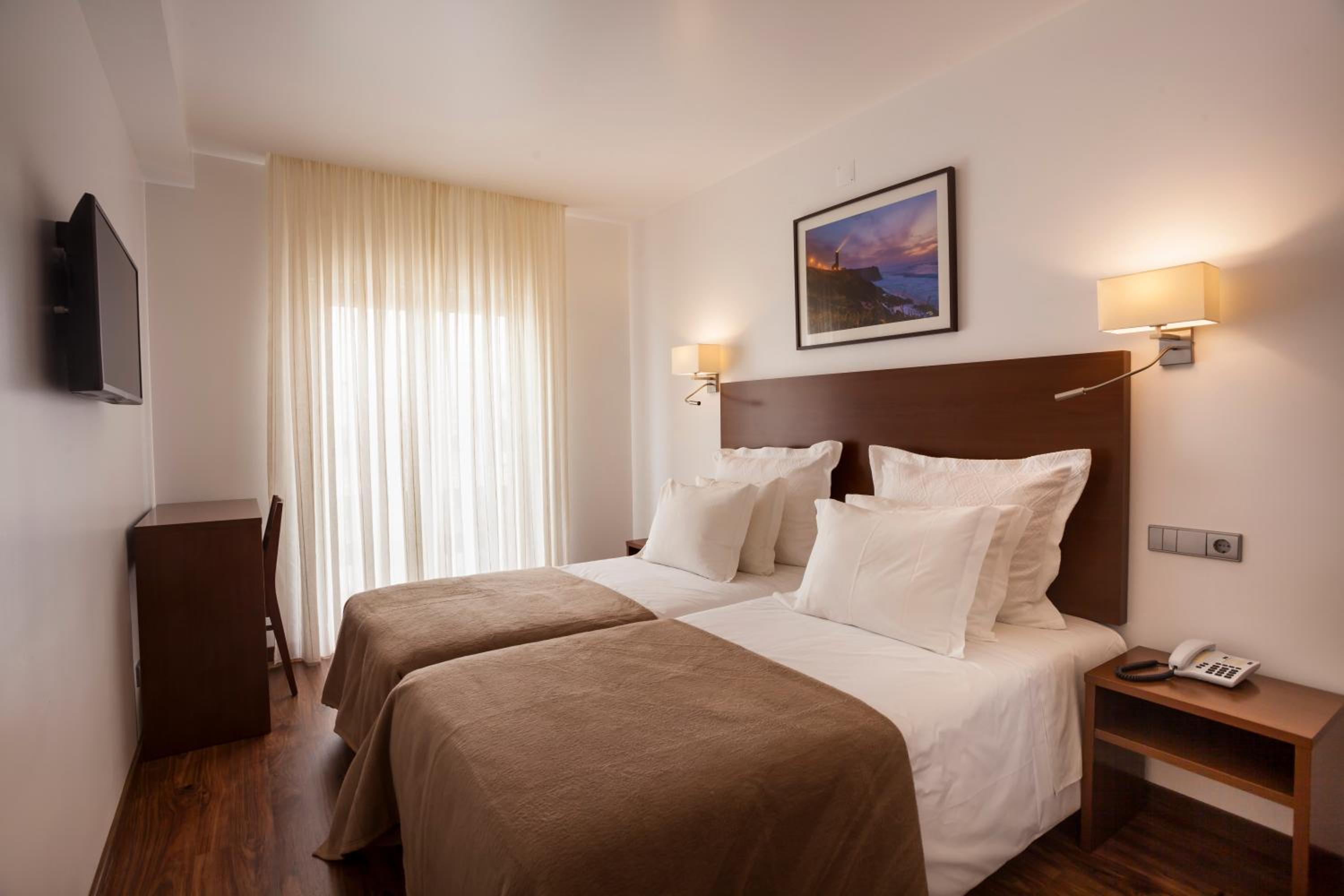 Standard Double or Twin Room - Photo 6