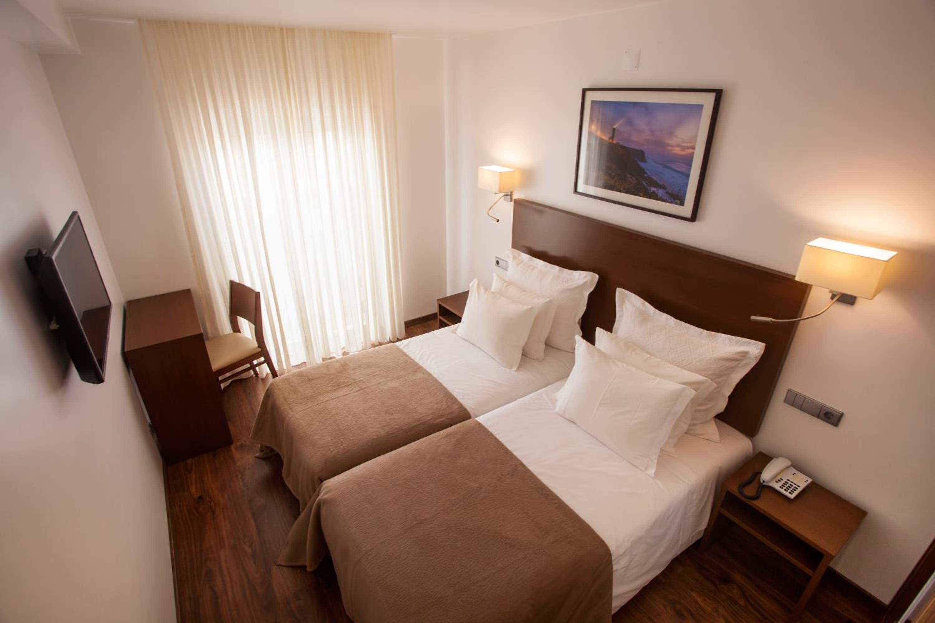 Standard Double or Twin Room - Photo 4