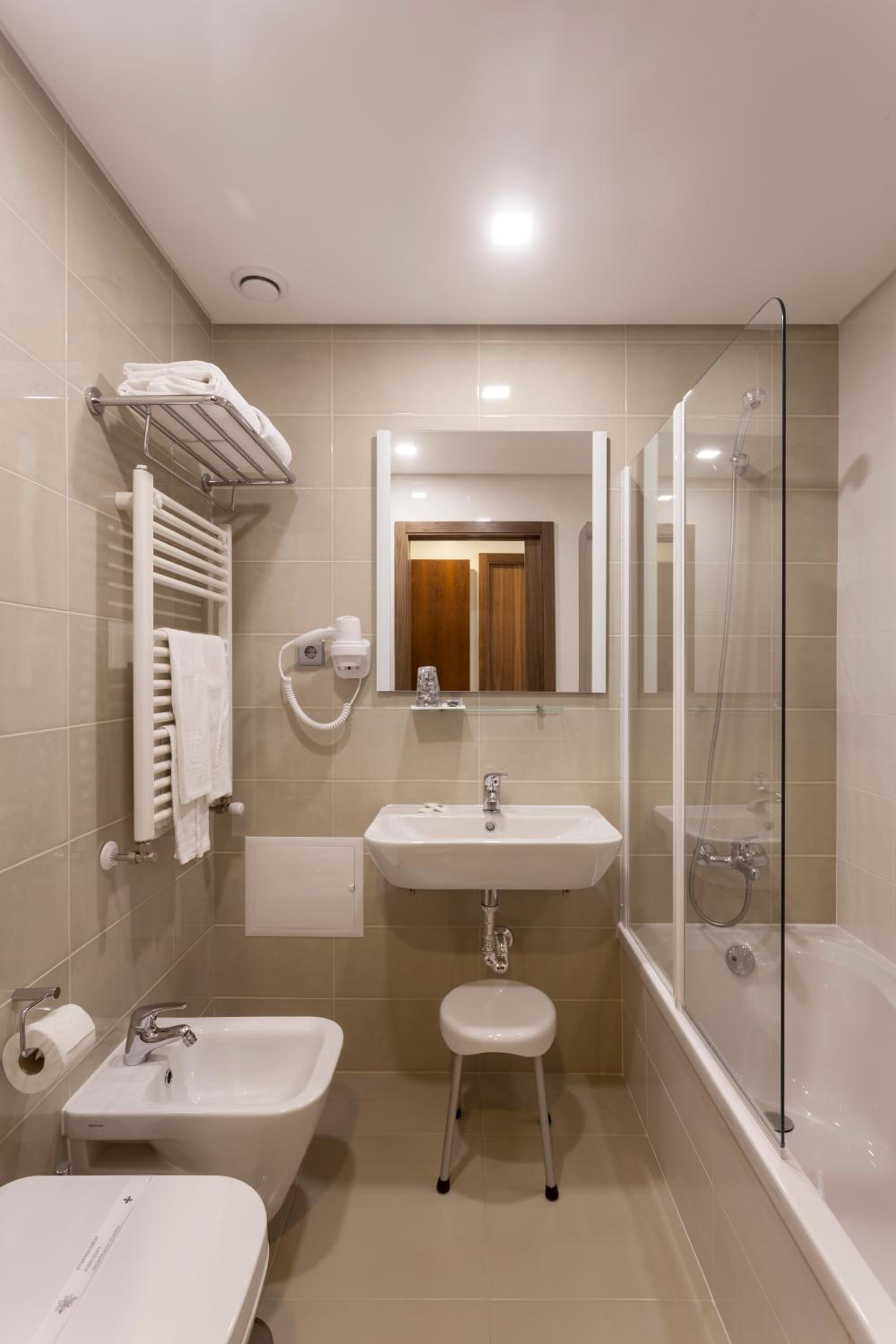Standard Double or Twin Room - Photo 3