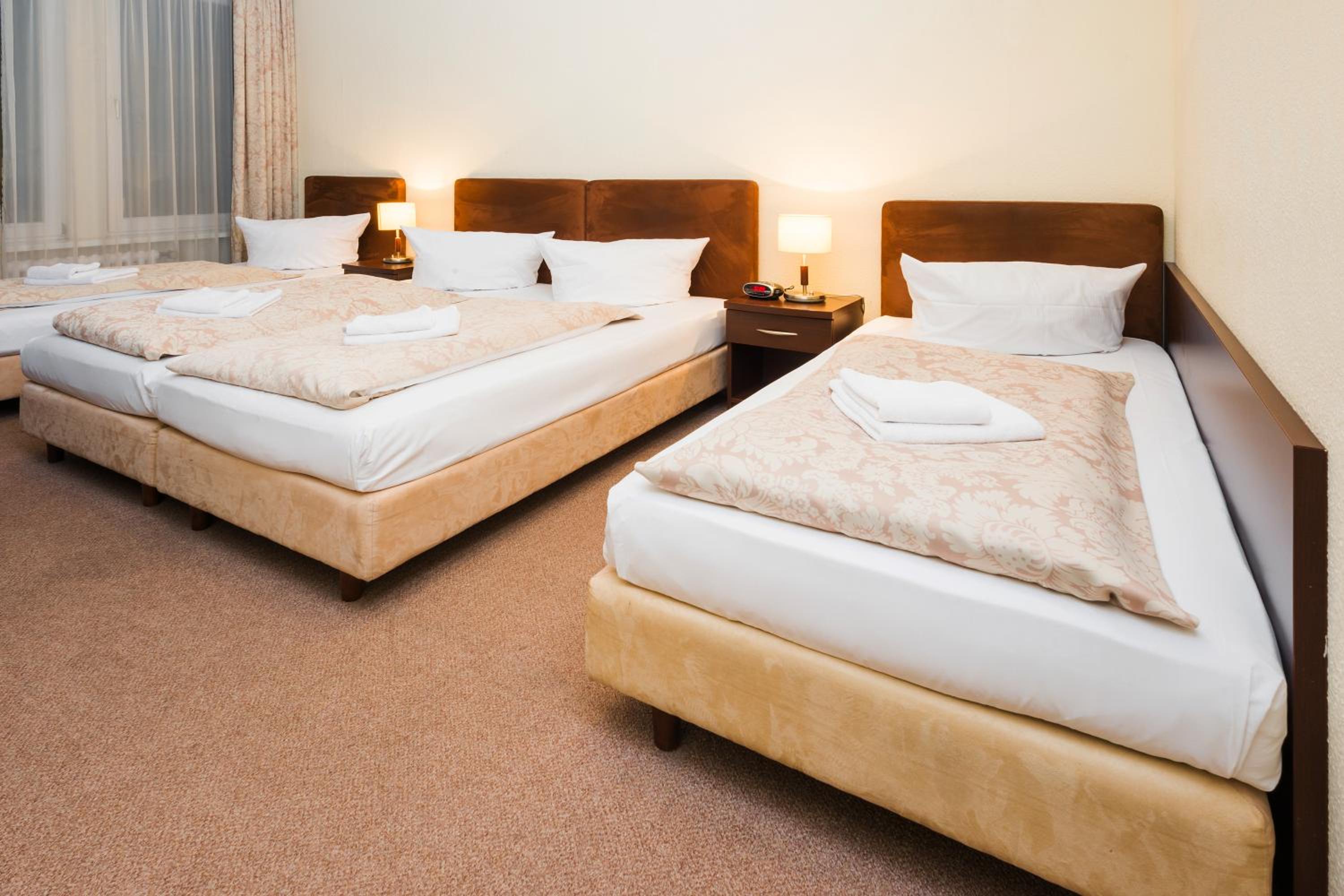 Family Quadruple Room thumbnail 6