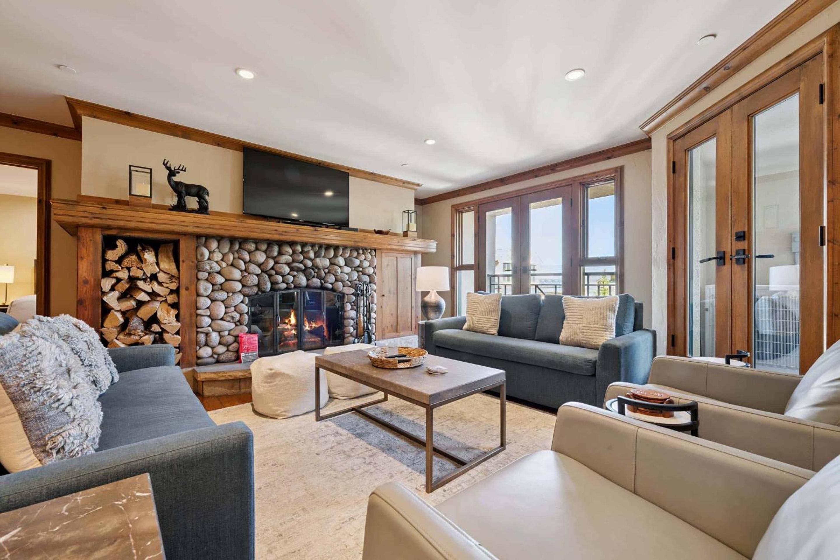 Three-Bedroom Apartment with Balcony photo 1
