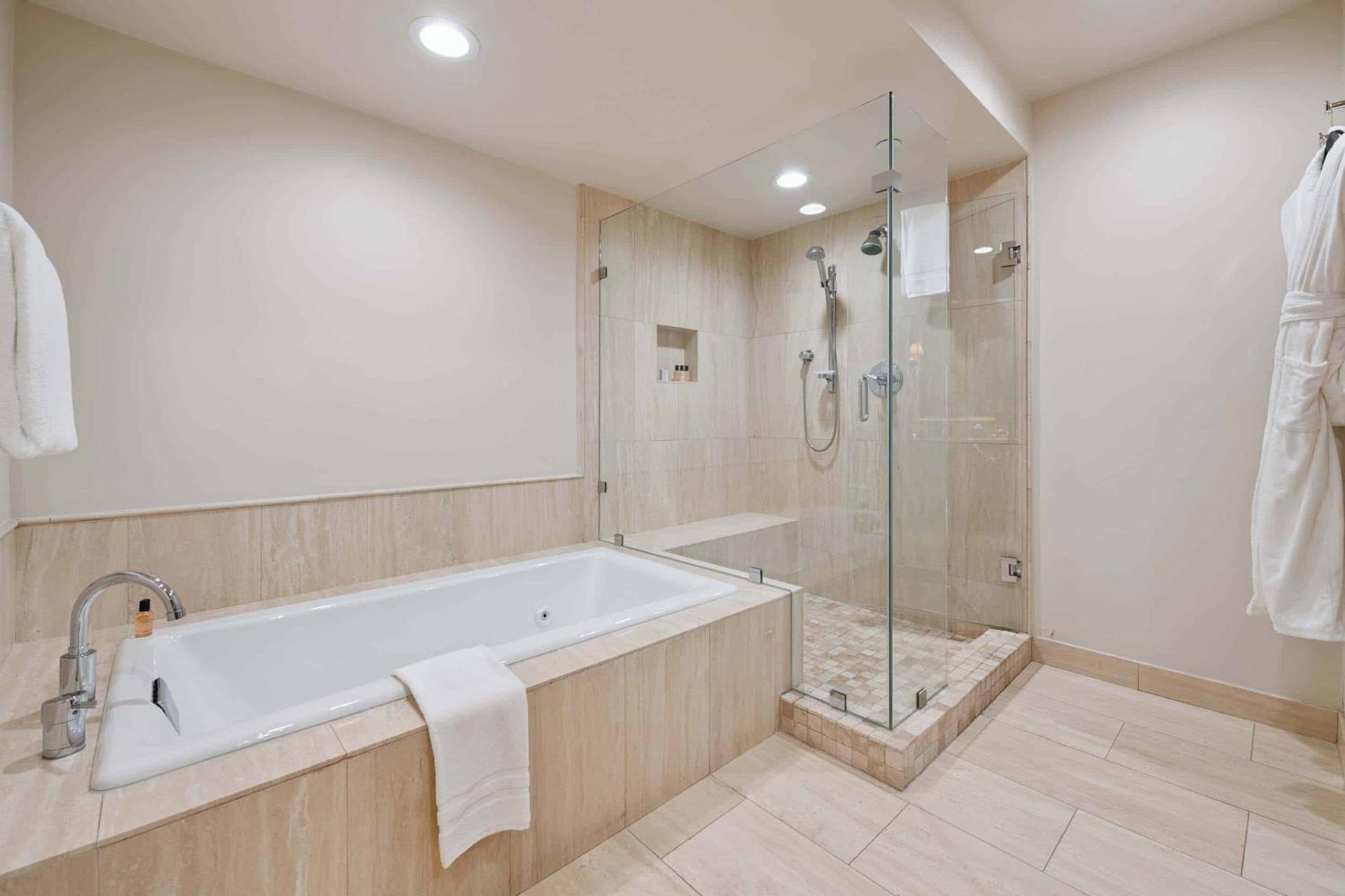 Three-Bedroom Apartment with Balcony photo 1
