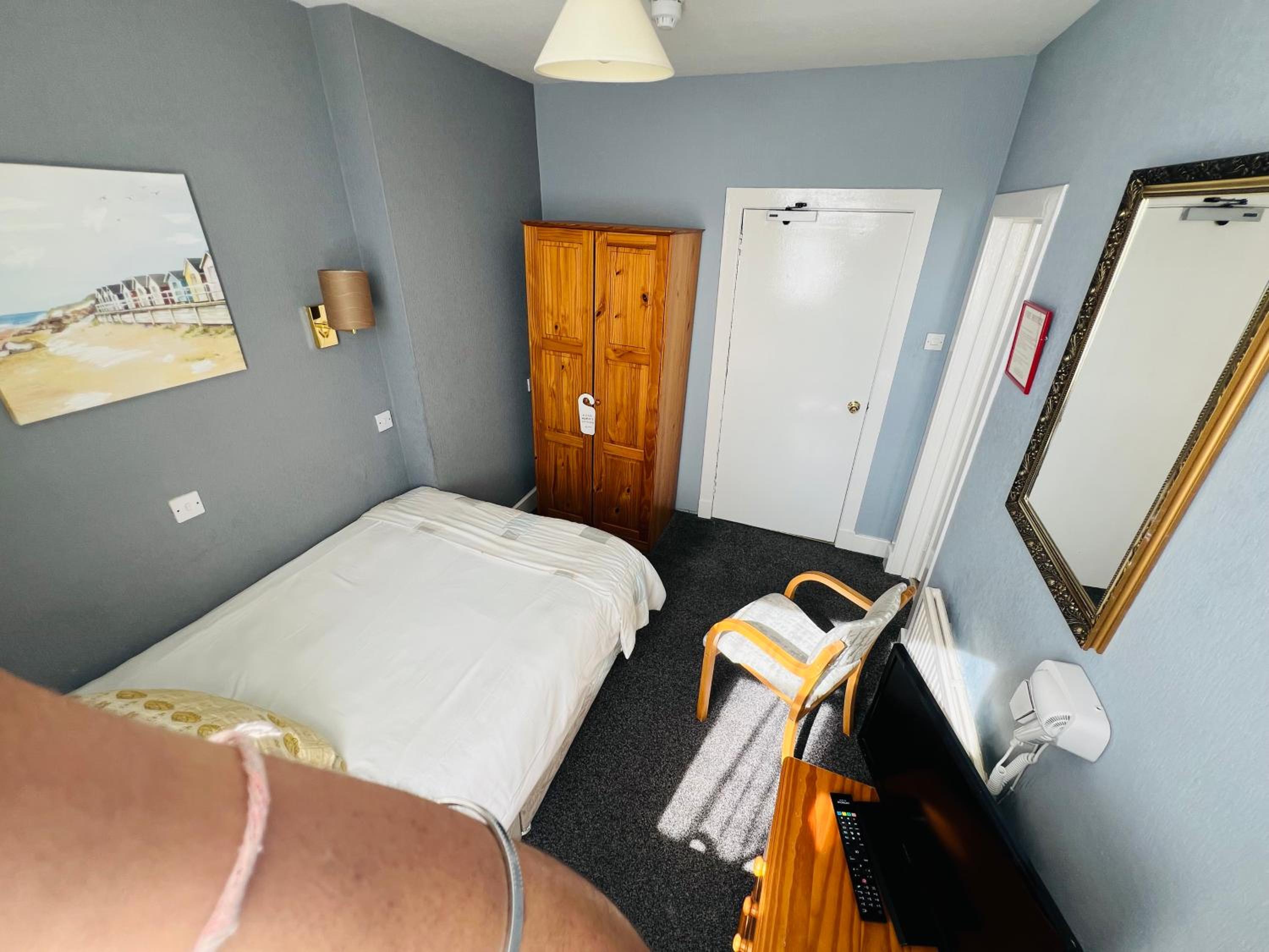 Single Room photo 3