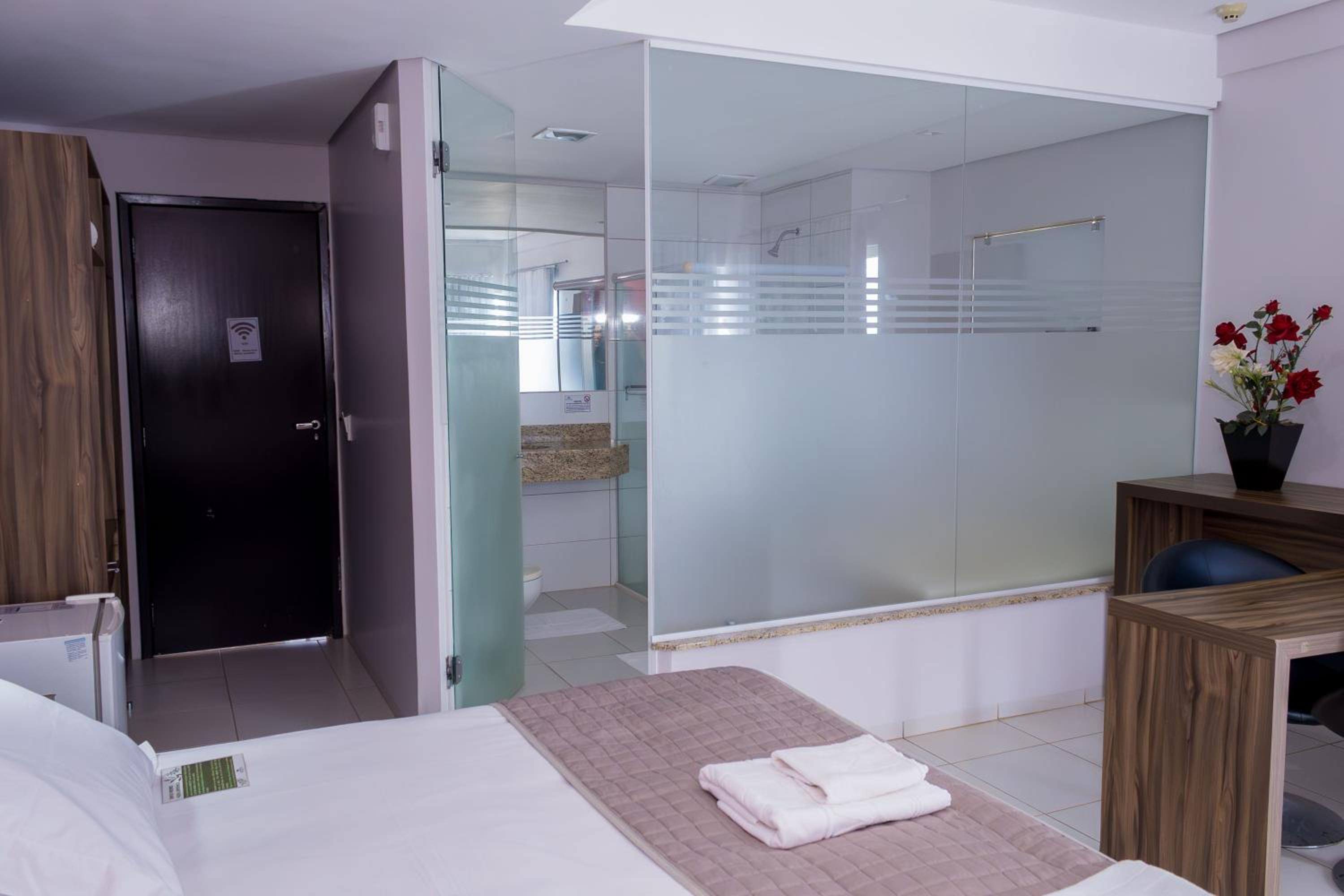 Deluxe Suite with Spa Bath photo 3