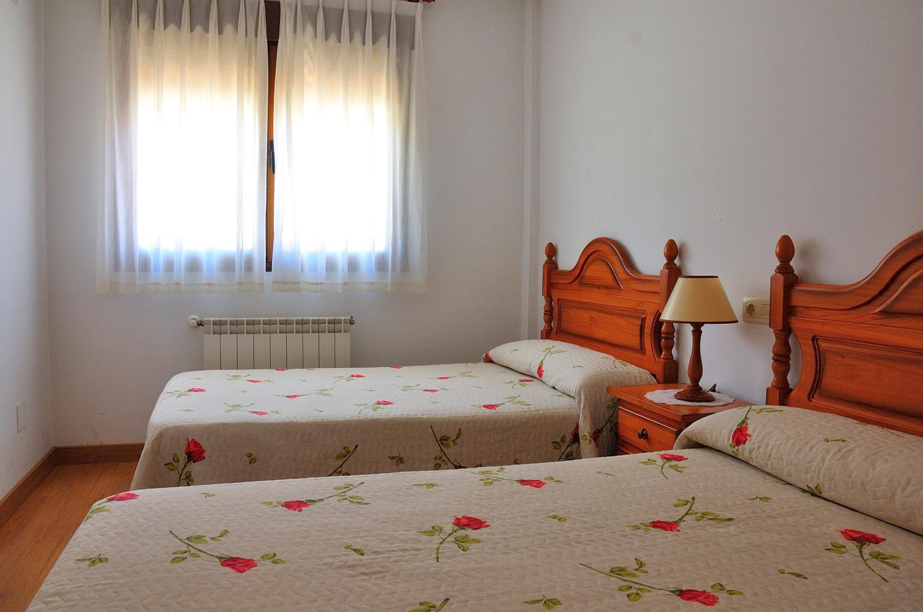 Apartamento de Cuatro Habitaciones con Terraza