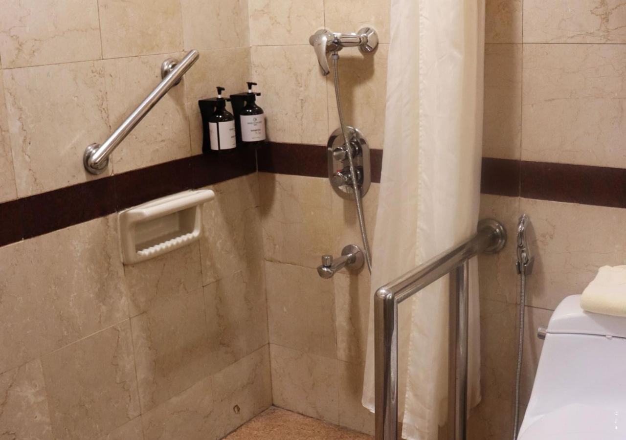 Twin Room - Disability Access photo 2