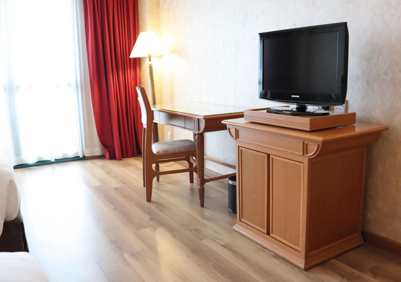 Twin Room - Disability Access photo 3