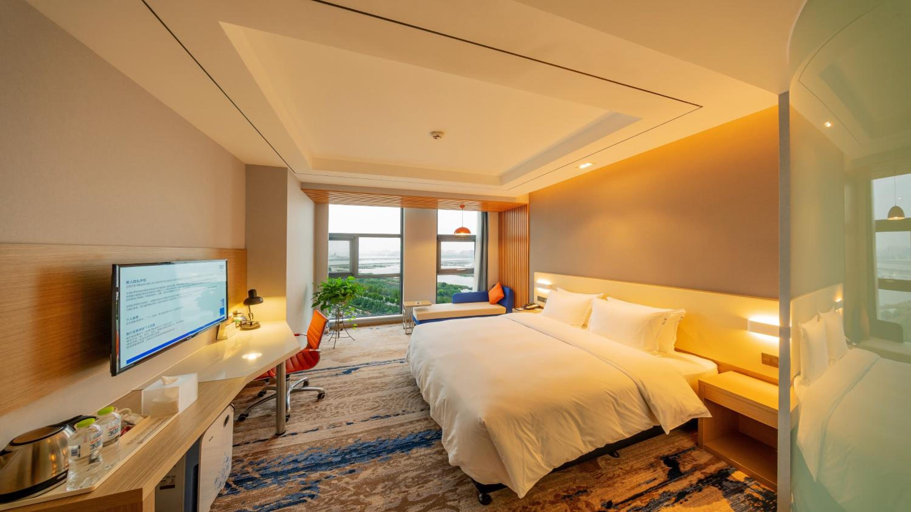Standard King Room with River View photo 2