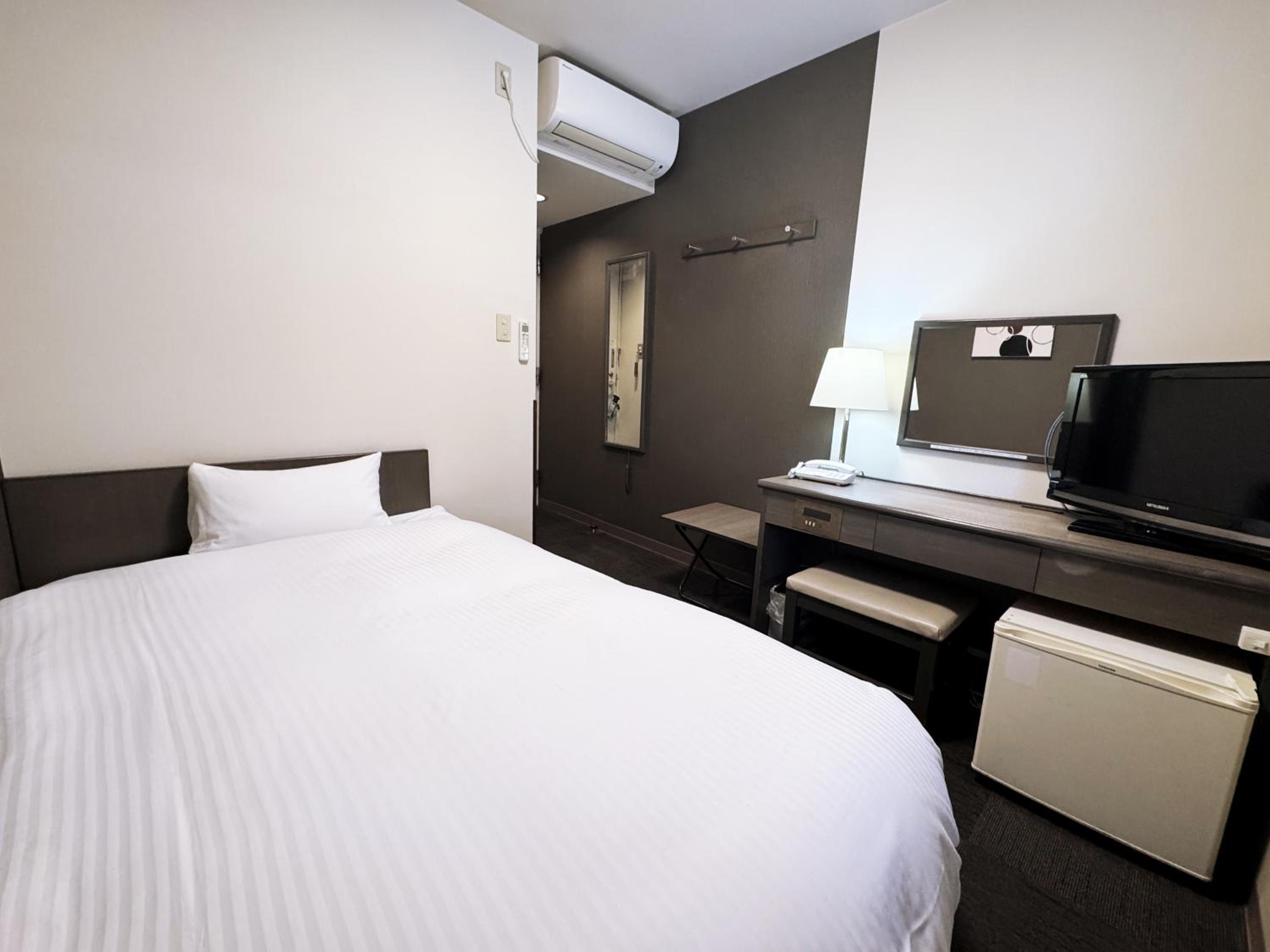Single Room with Shower - Smoking