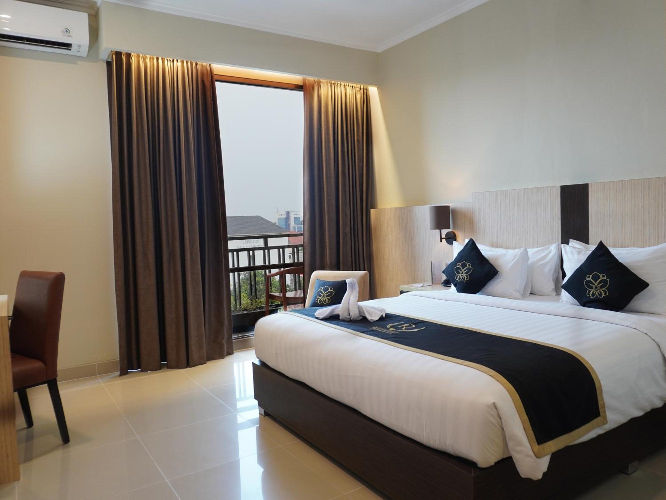 Deluxe Double Room with Balcony photo 1