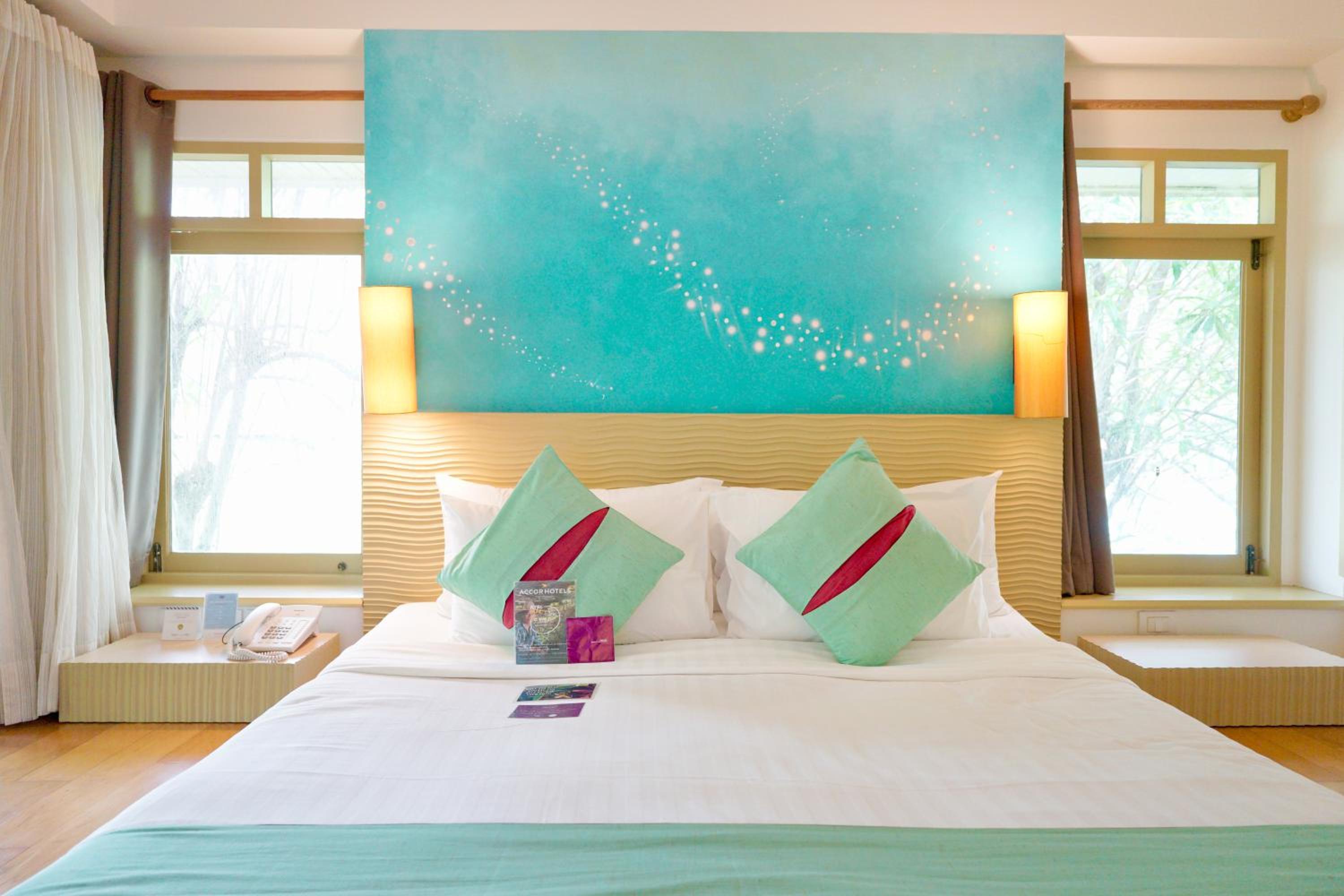 Deluxe King Room with Garden Side - Photo 1