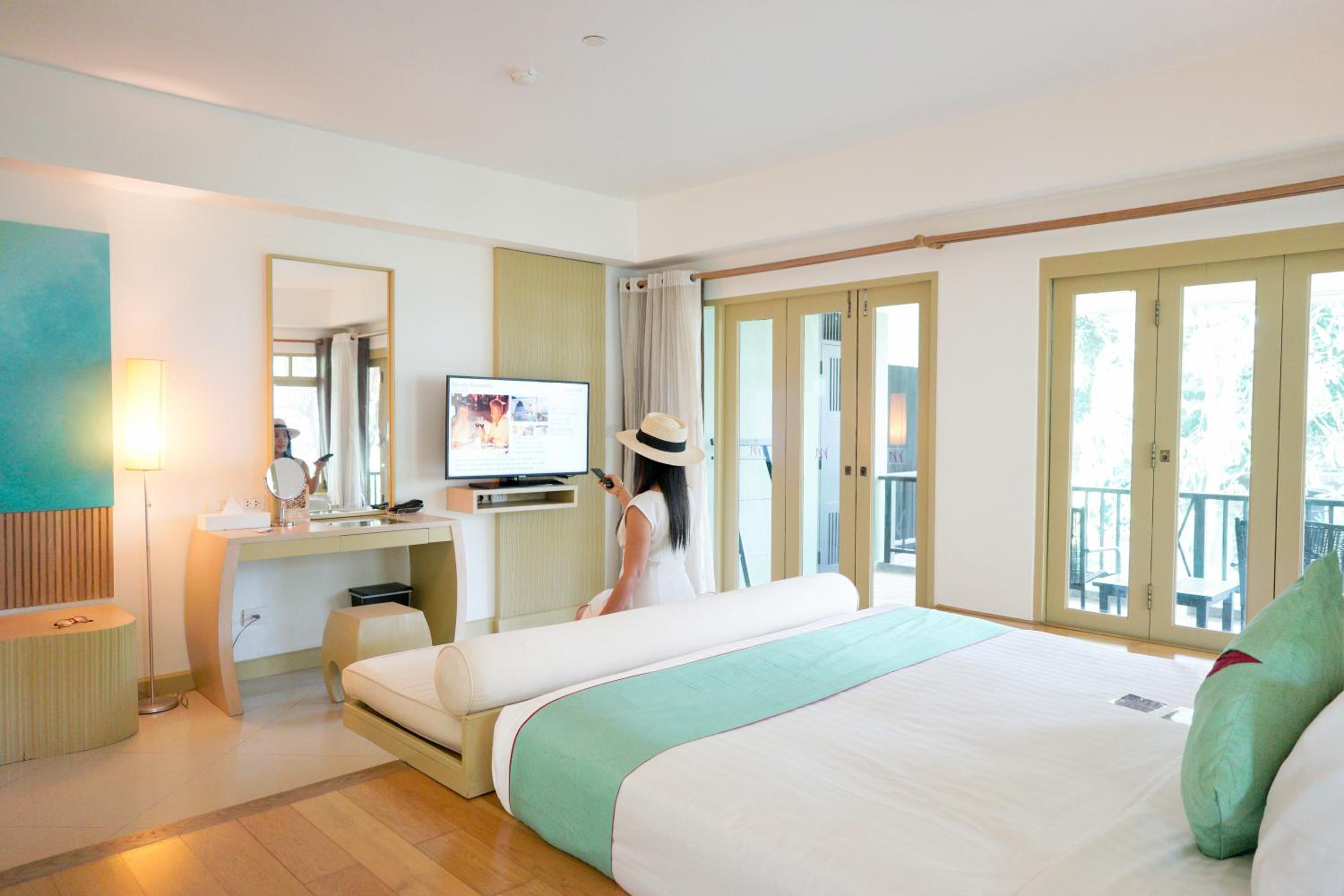 Deluxe King Room with Garden Side - Photo 2