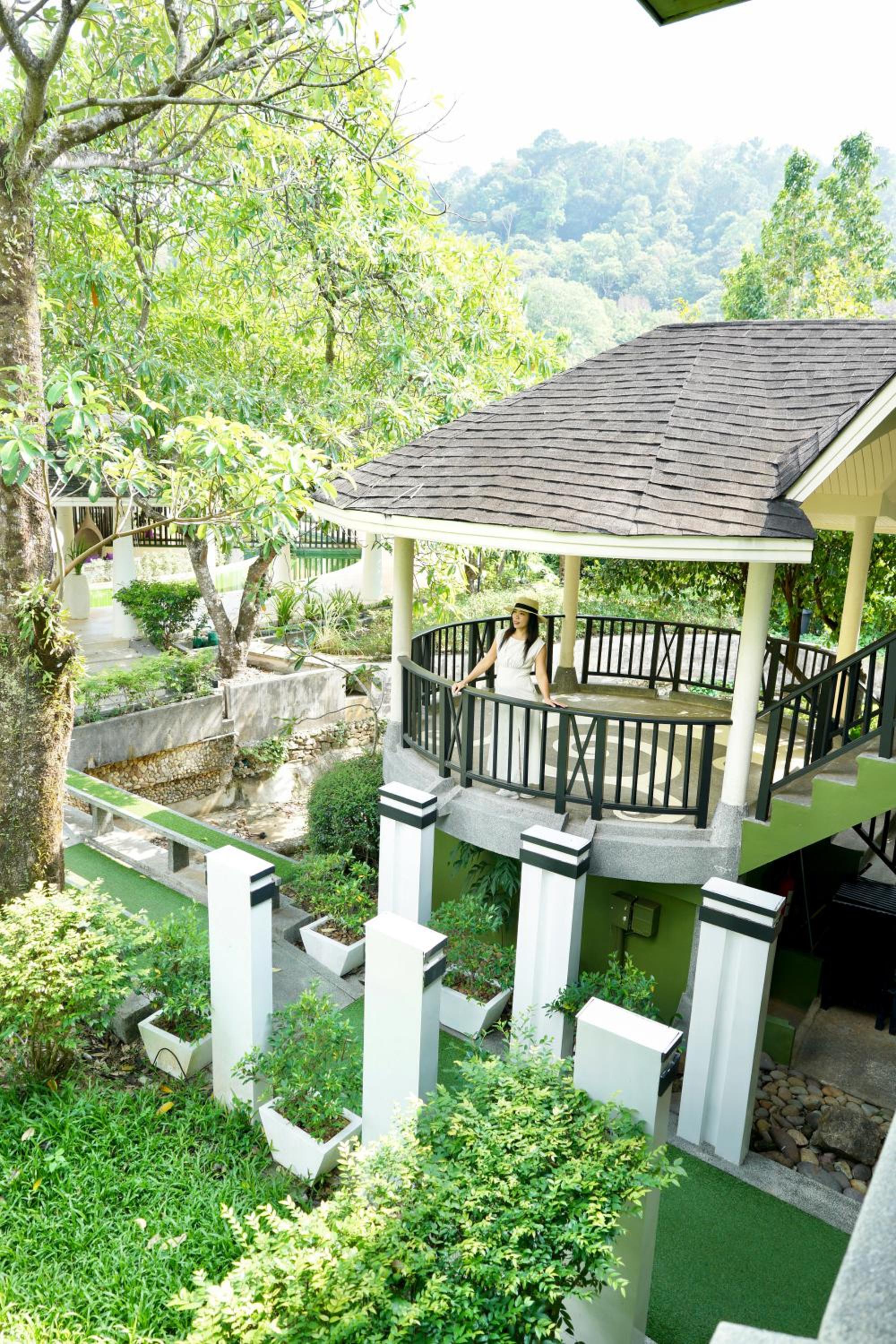 Deluxe King Room with Garden Side - Photo 4