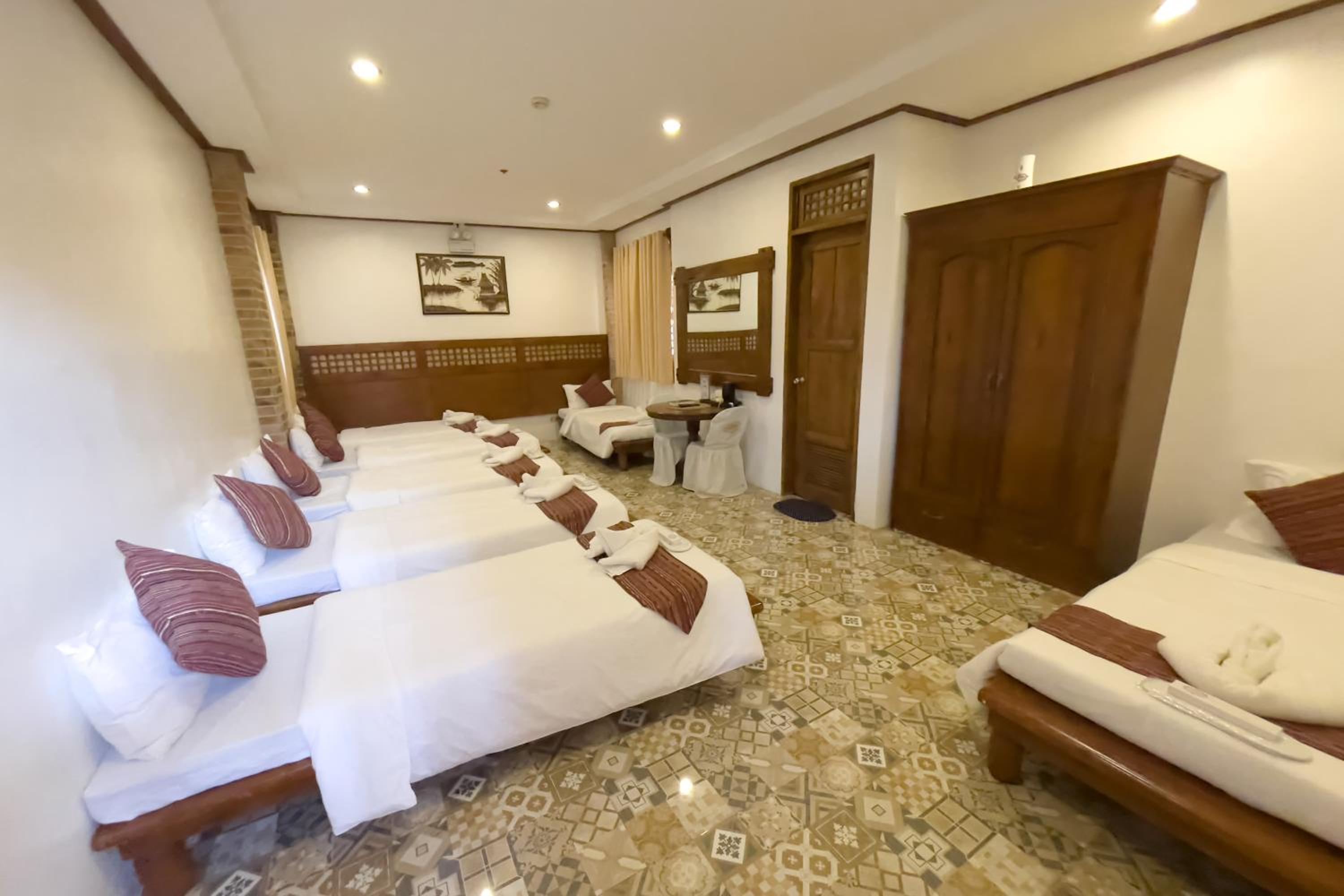 Deluxe Family Room photo 2
