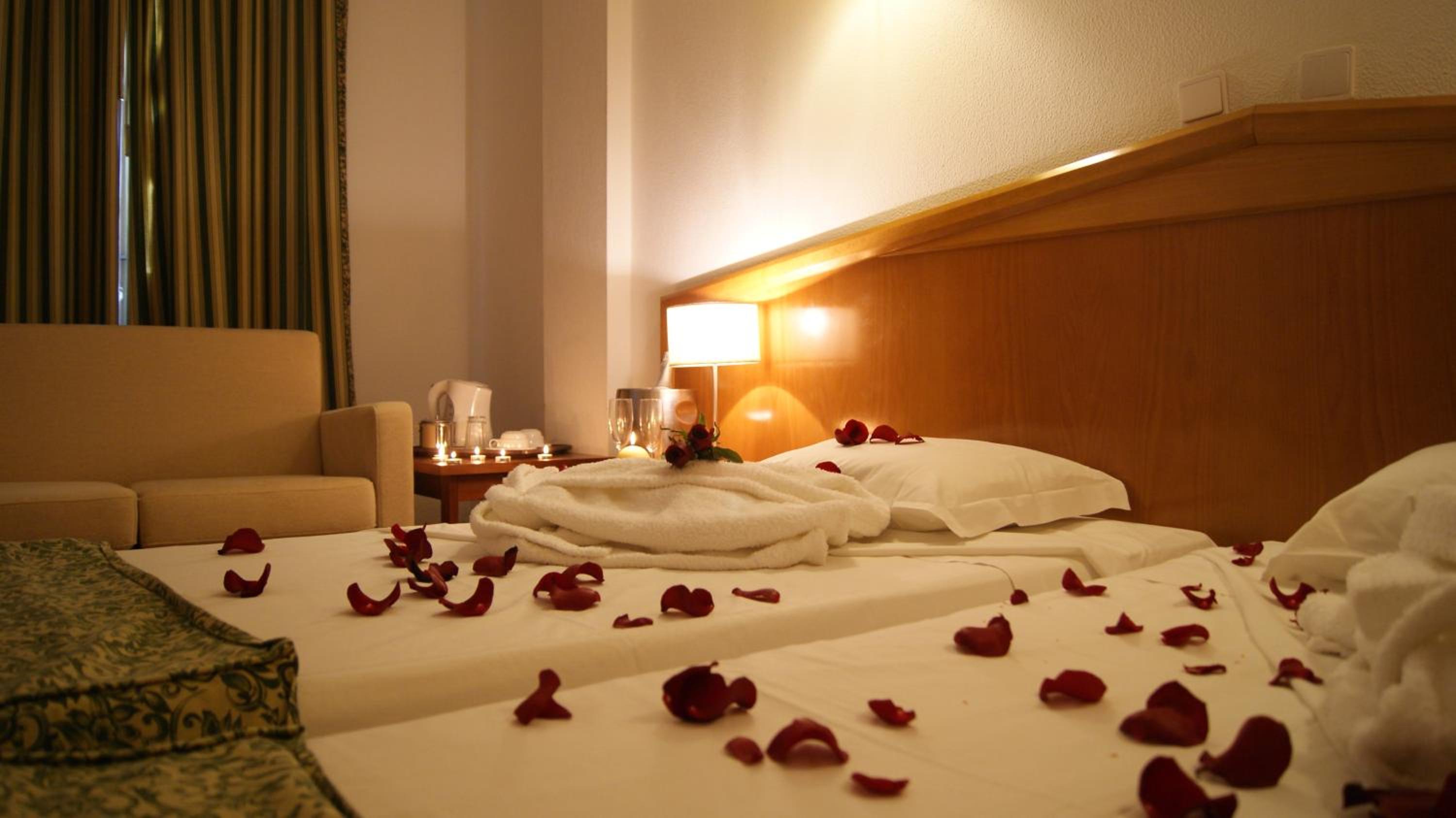  Double Room with Romantic Package - Photo 1