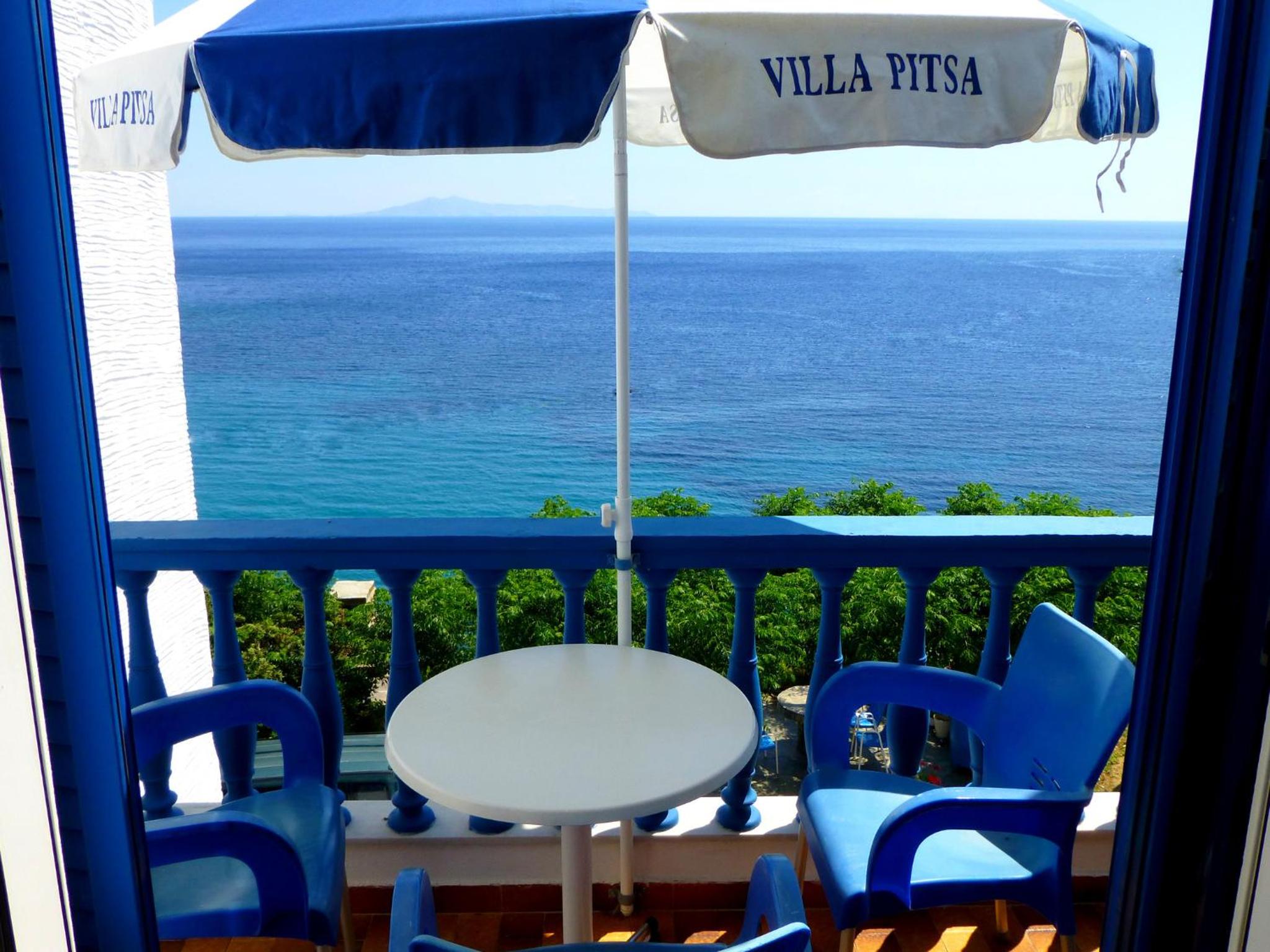 Deluxe Double Room with Balcony and Sea View photo 2