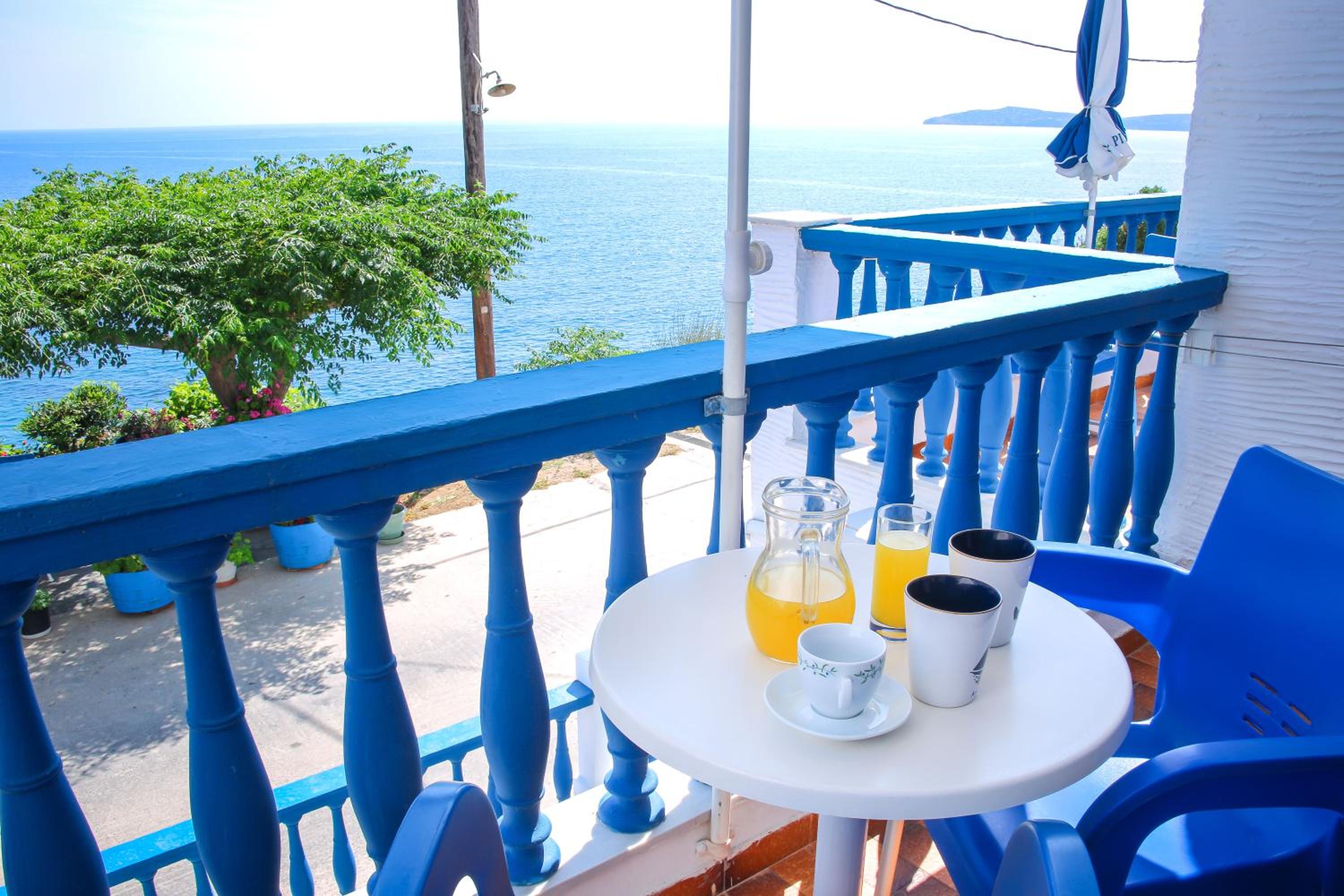Deluxe Triple Room with Sea View photo 3