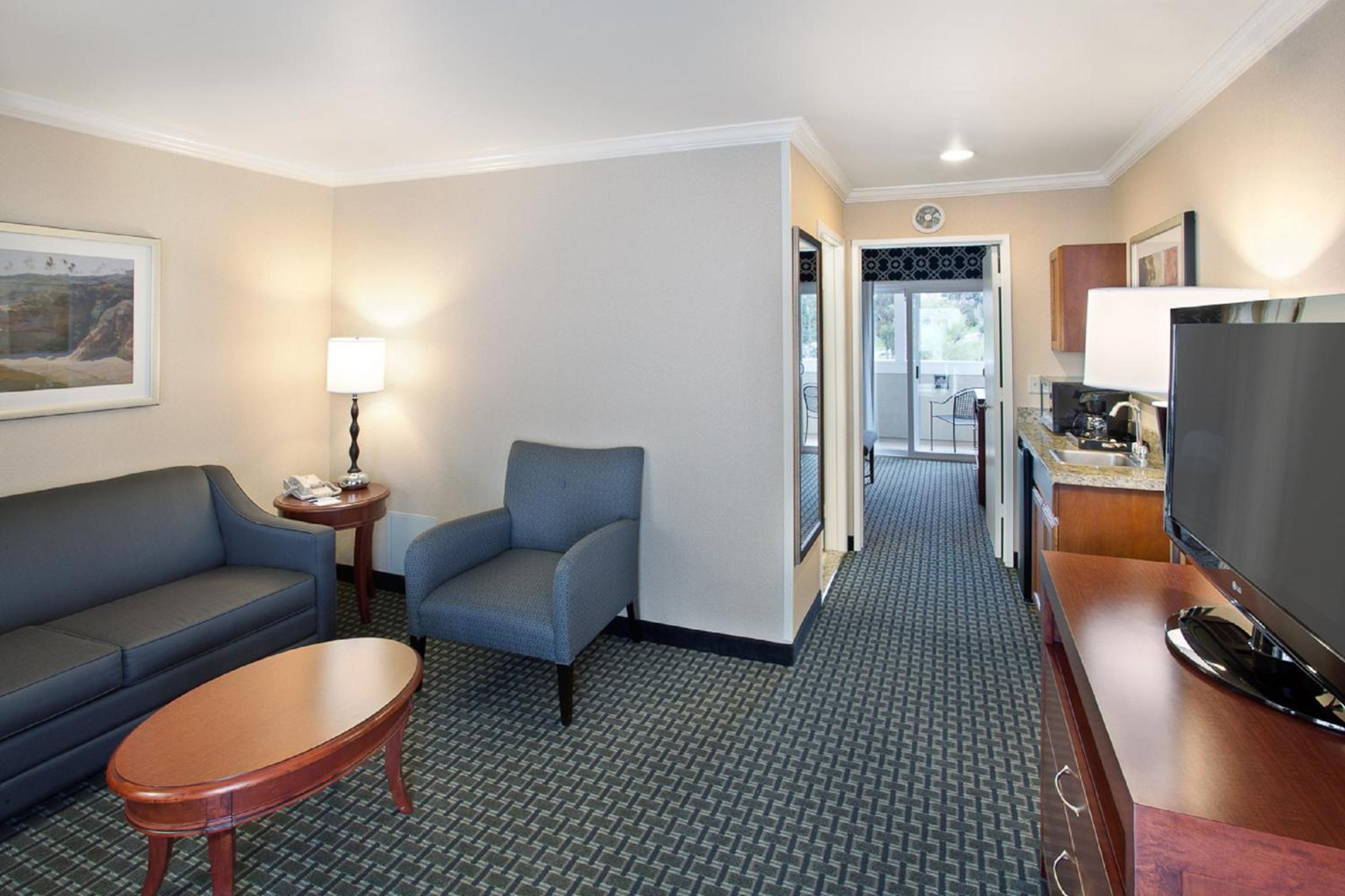 One-Bedroom King Suite with Sofa Bed and Balcony - Non-Smoking  - Photo 3