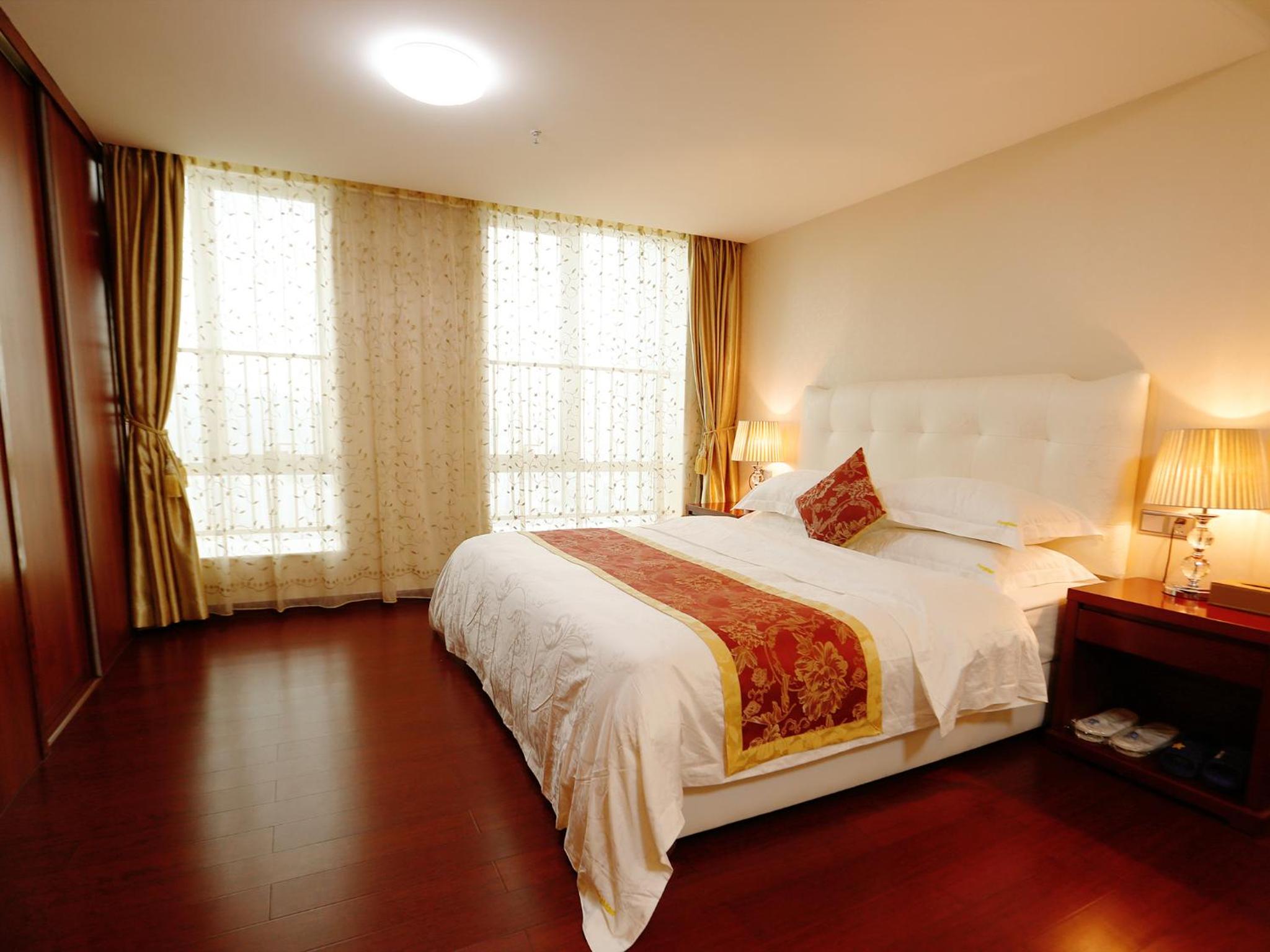 Executive Queen Room - Photo 10