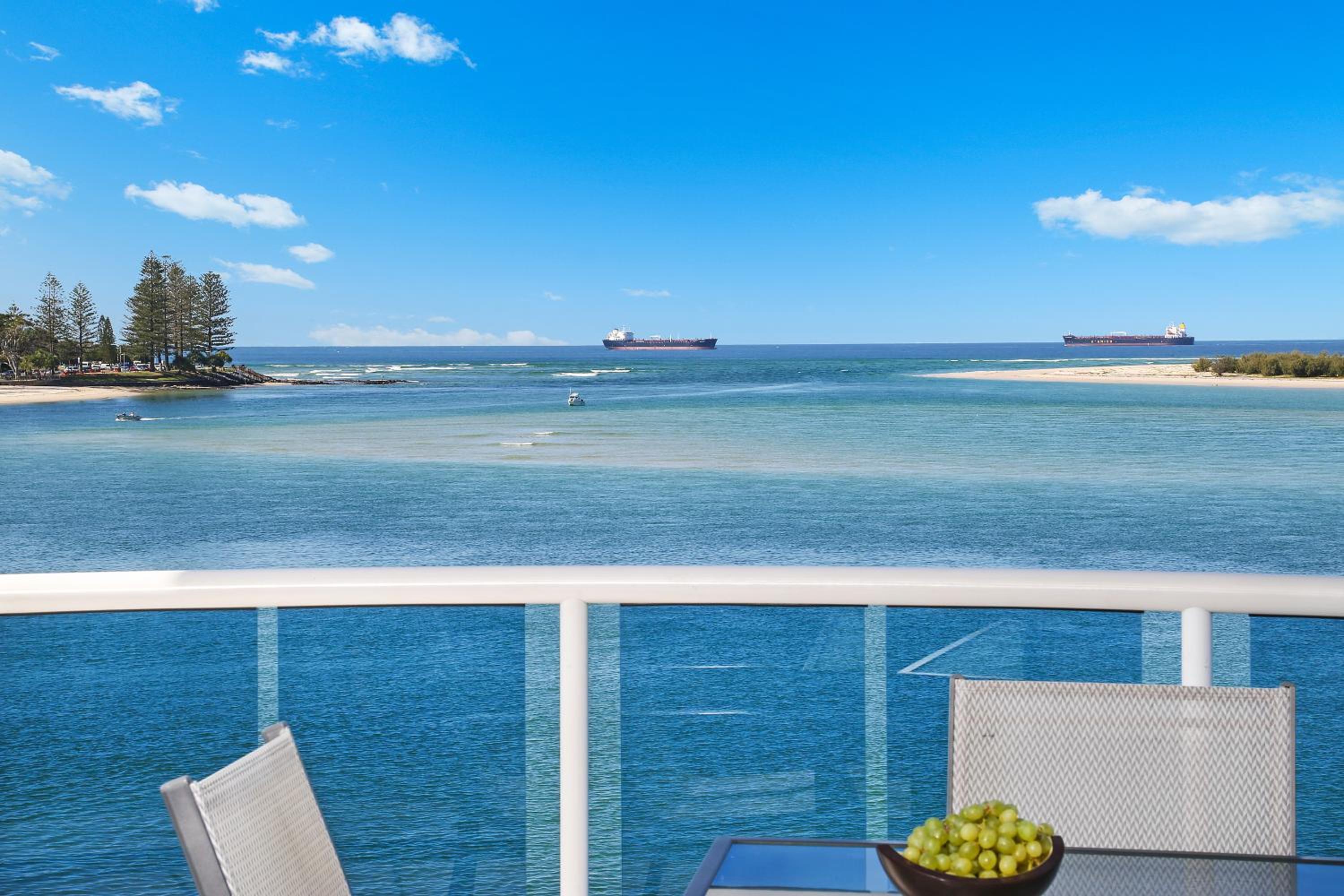 Two-Bedroom Penthouse Apartment - Absolute Waterfront  photo 2