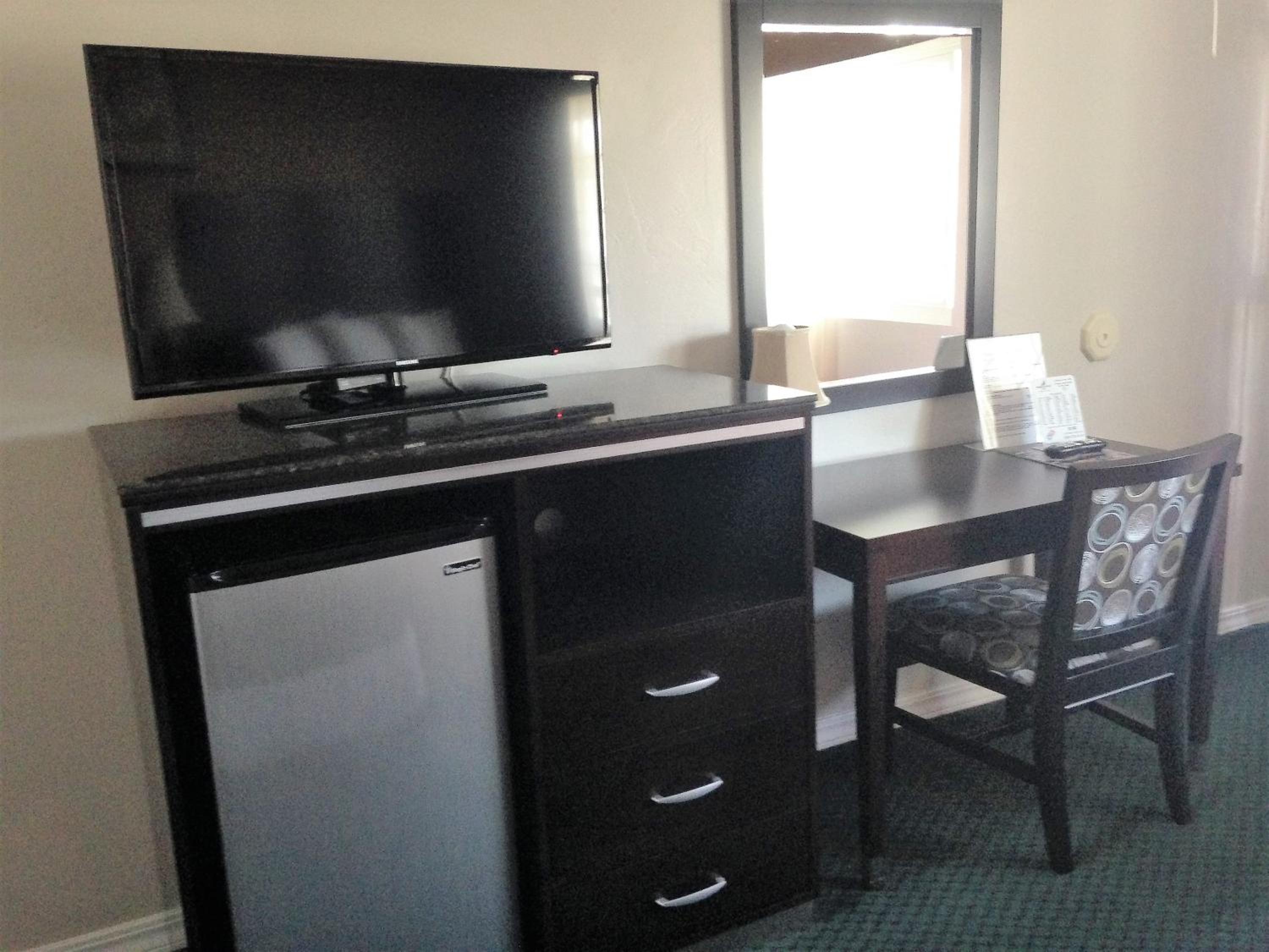 Standard Room with Two Beds - Photo 4