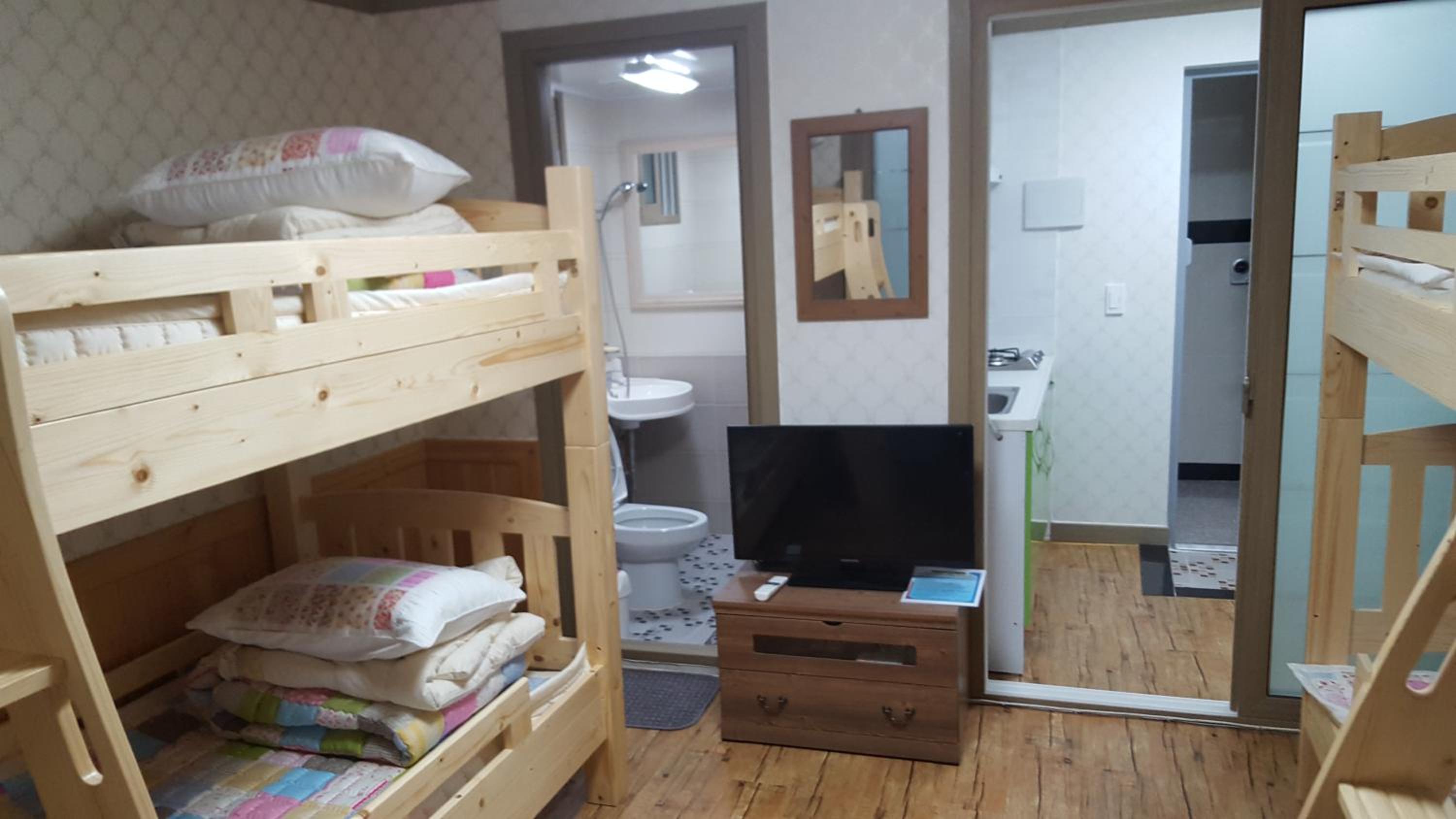 Deluxe Quadruple Room photo 2