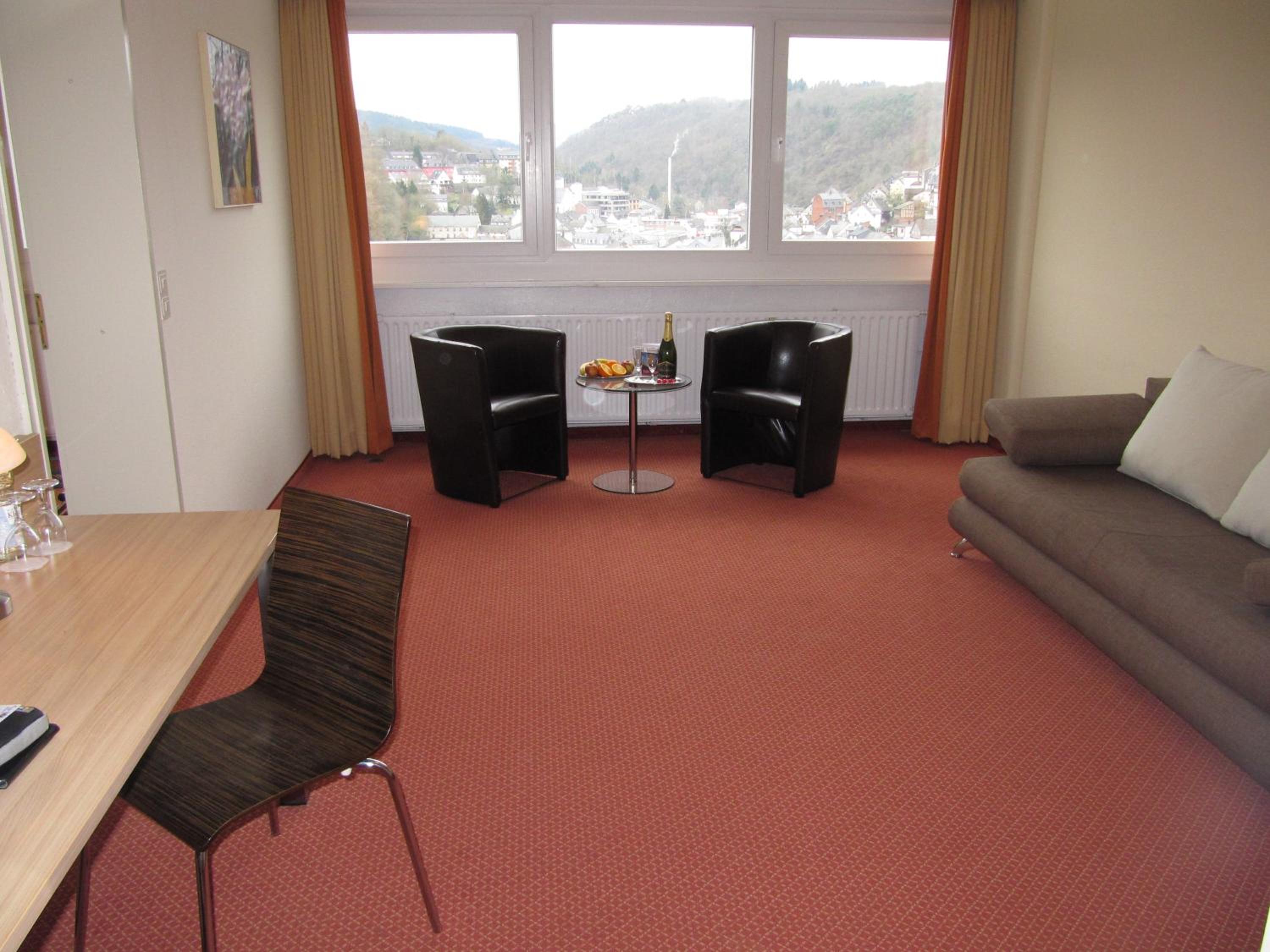 Suite - Photo 3