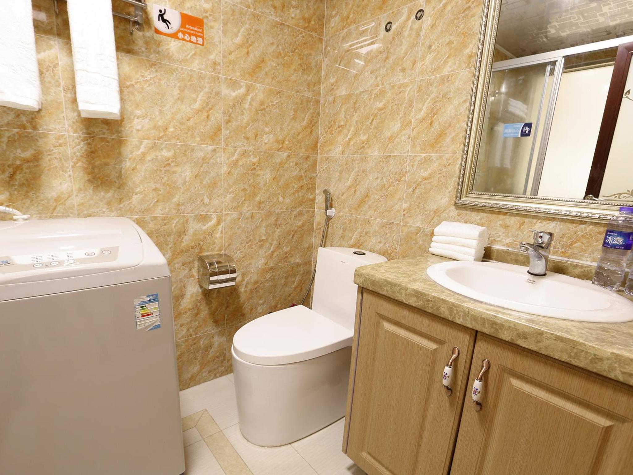 Deluxe Queen Room - Photo 2