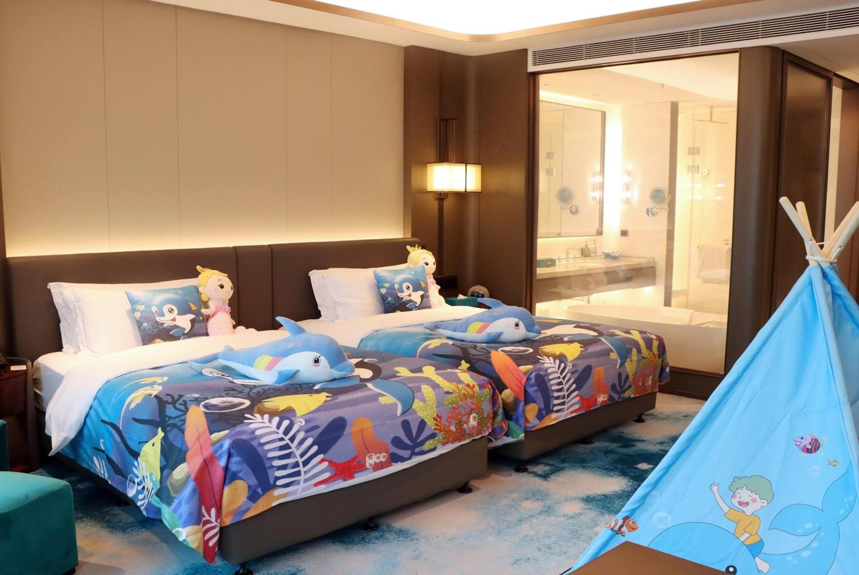 Family Room - Ocean Theme - Photo 1