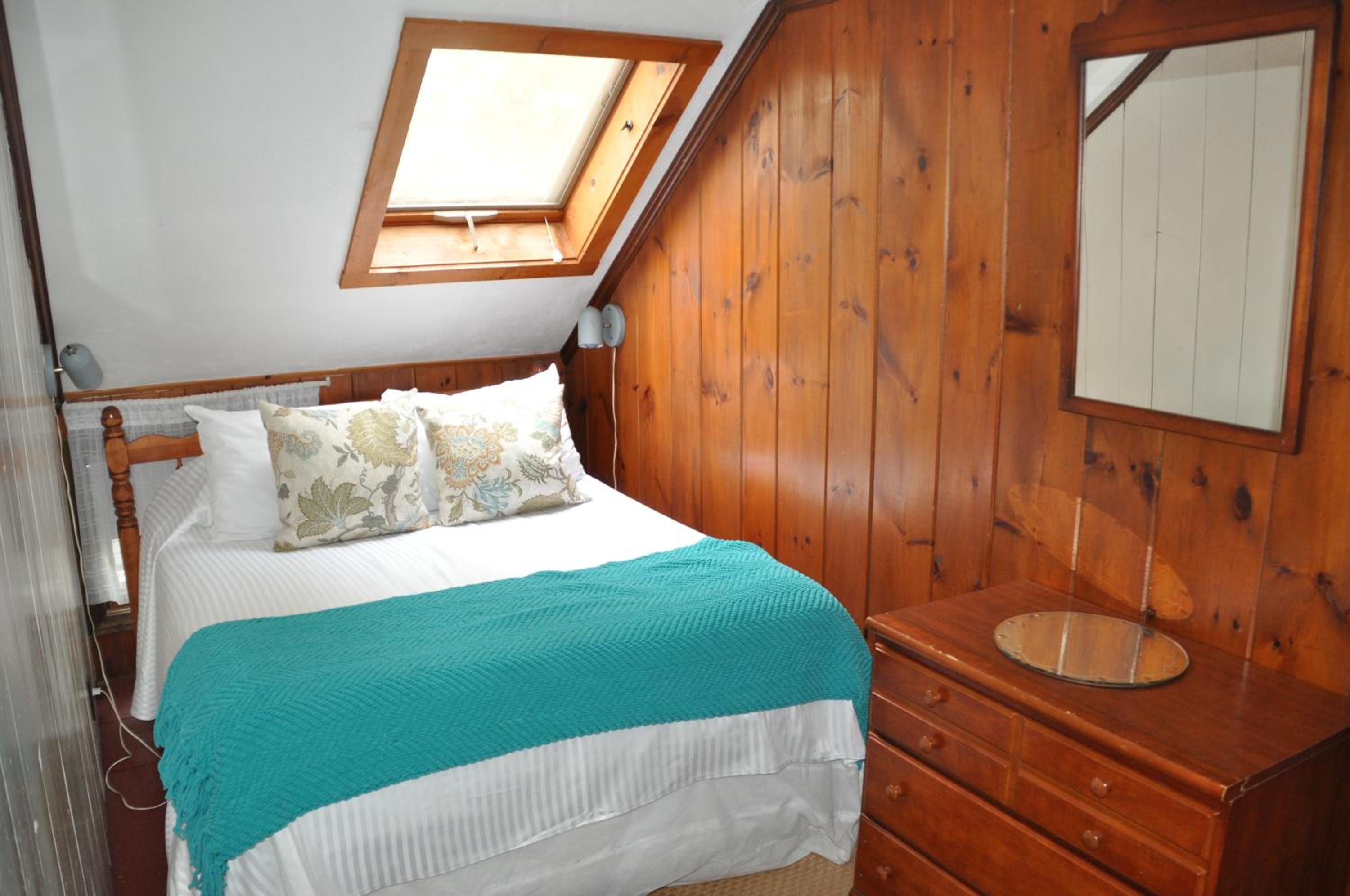 One-Bedroom Suite with Sea View