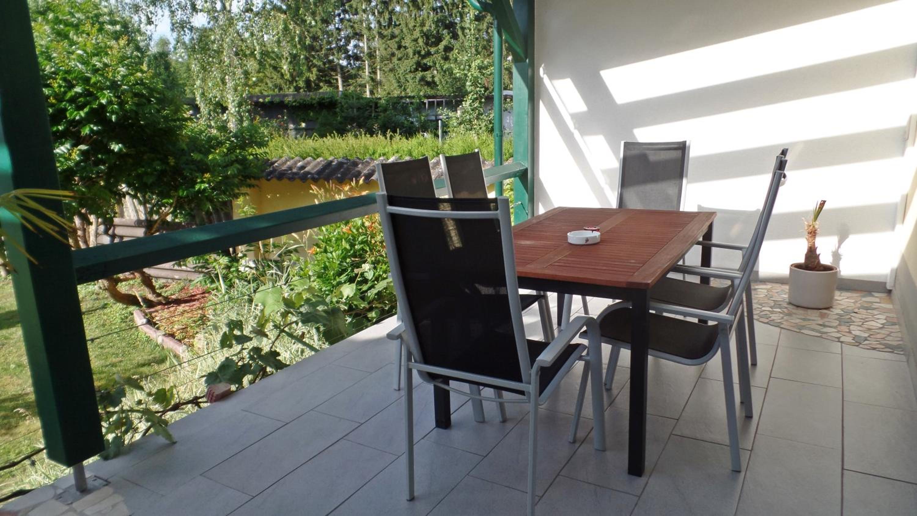 Apartment with Terrace - Photo 10