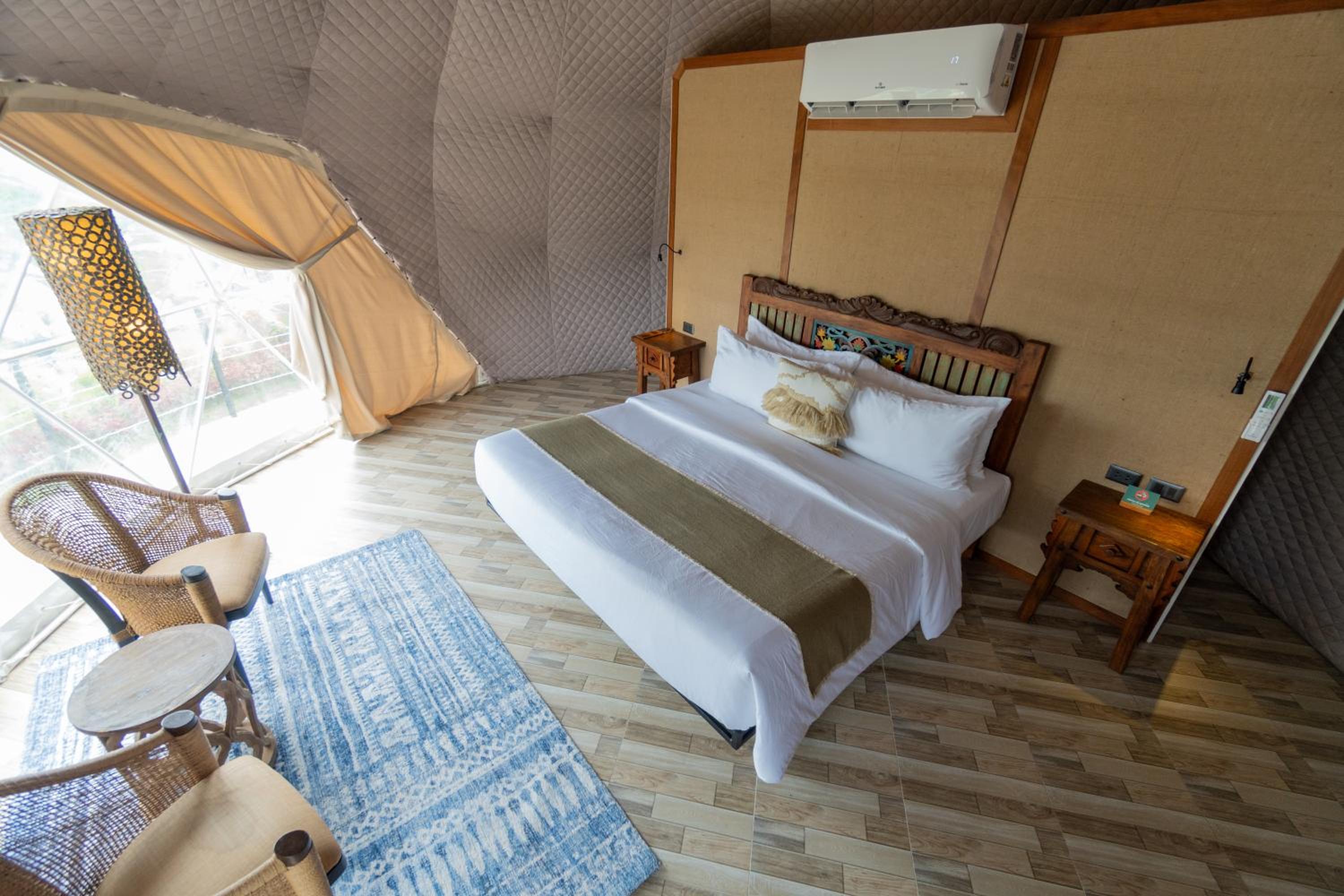 Tent - Photo 2