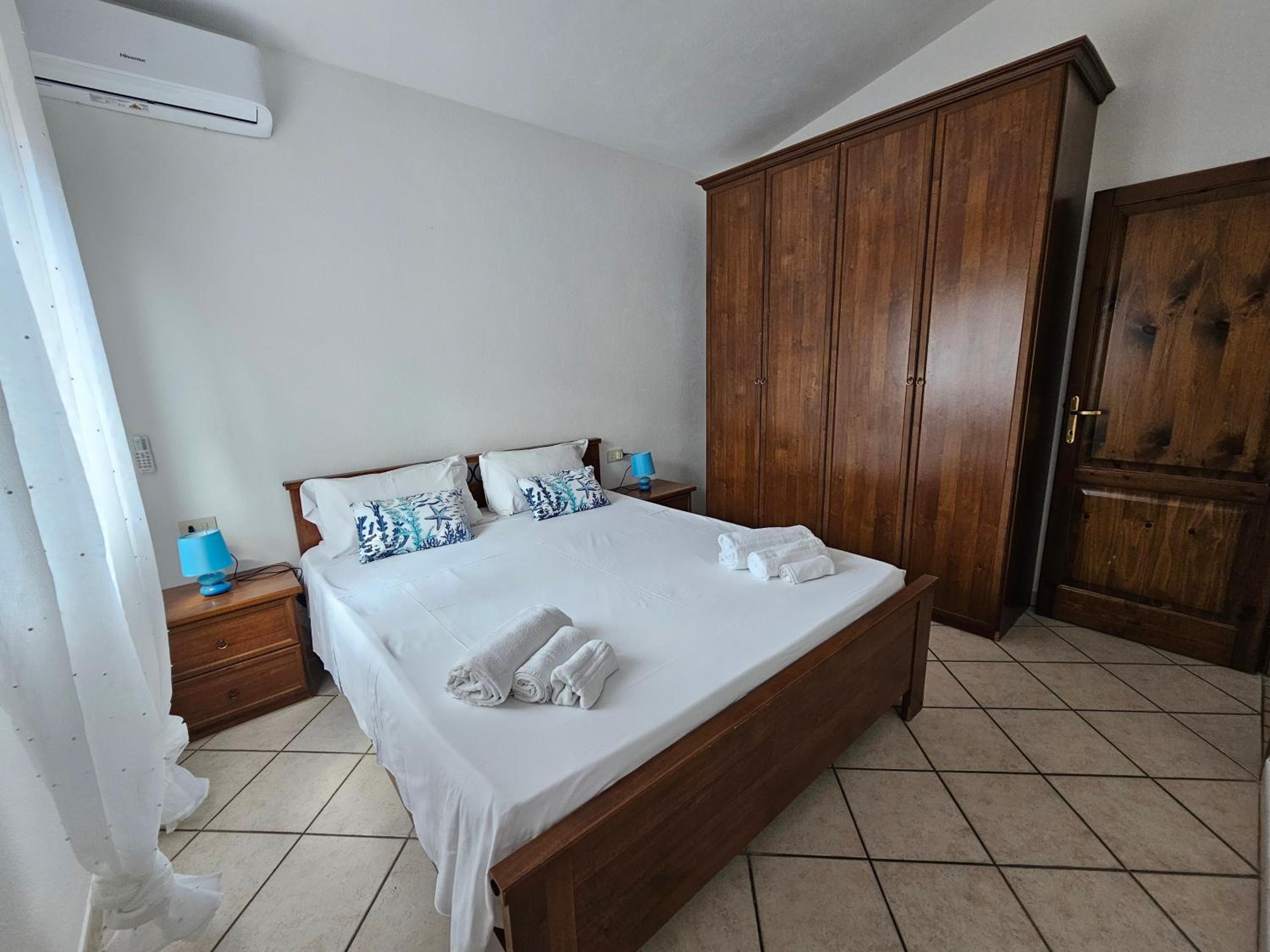 One-Bedroom Apartment with Sea View photo 2