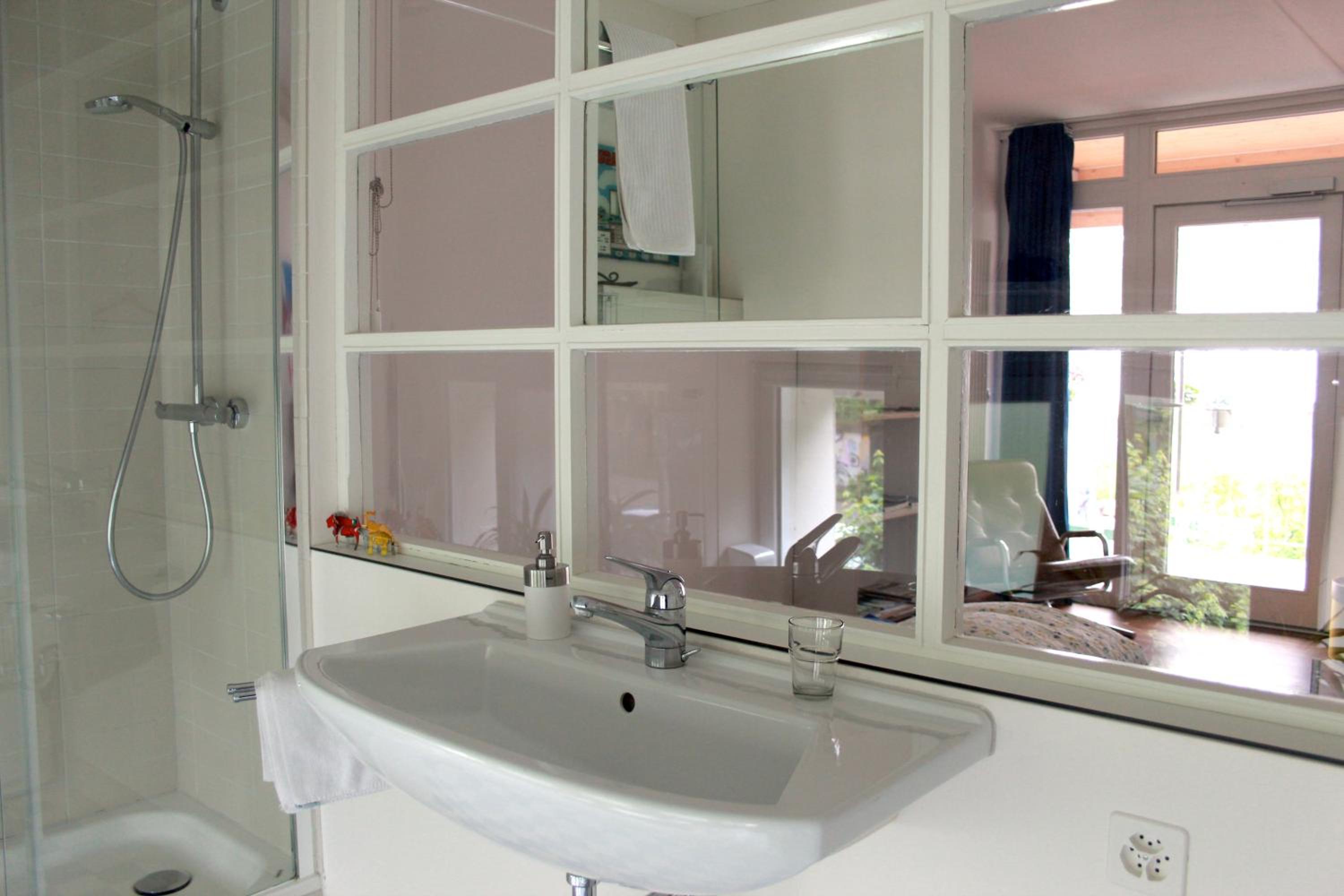 Double Room with Private Bathroom - Photo 2