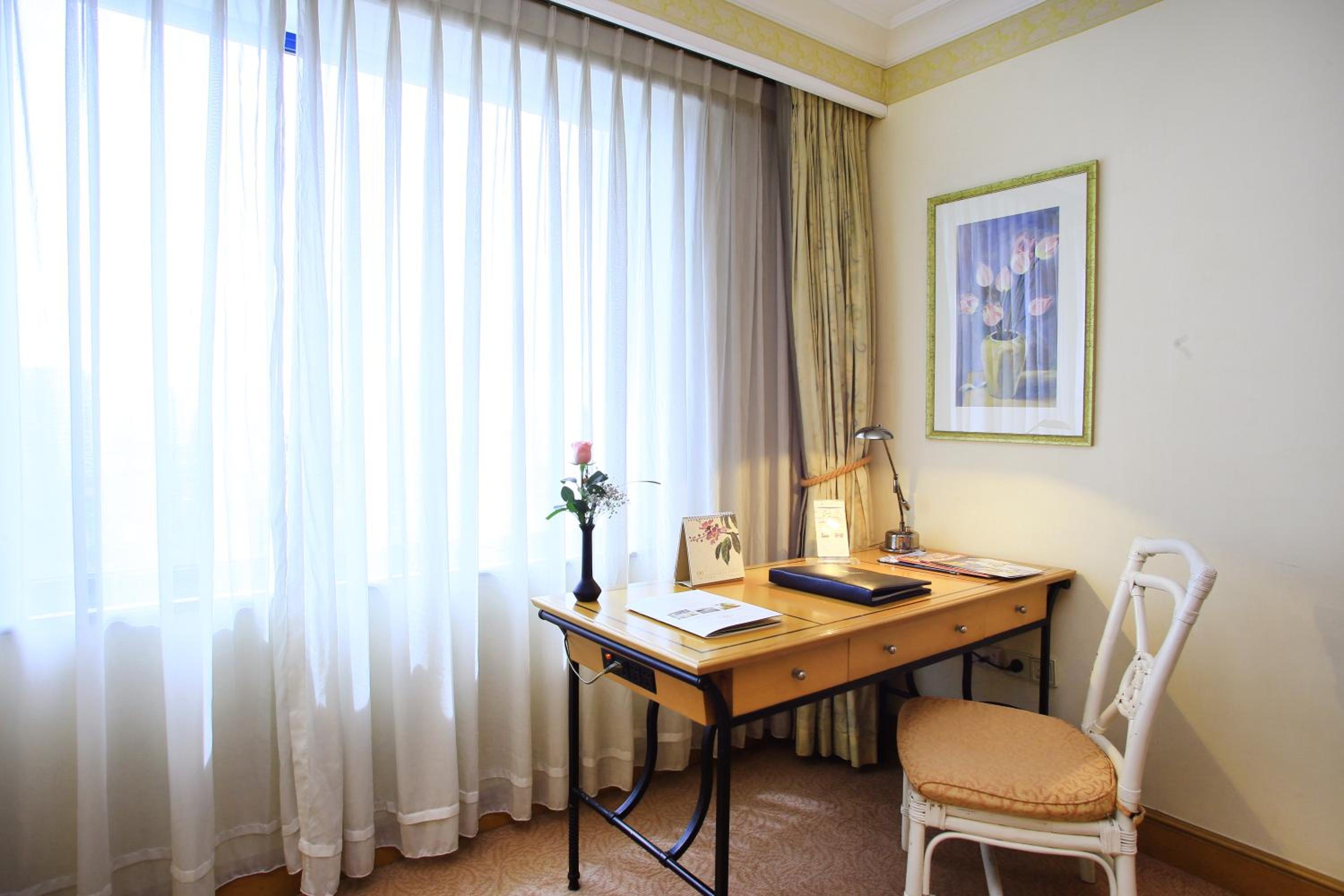 Deluxe Room With Lunch Or Dinner Package