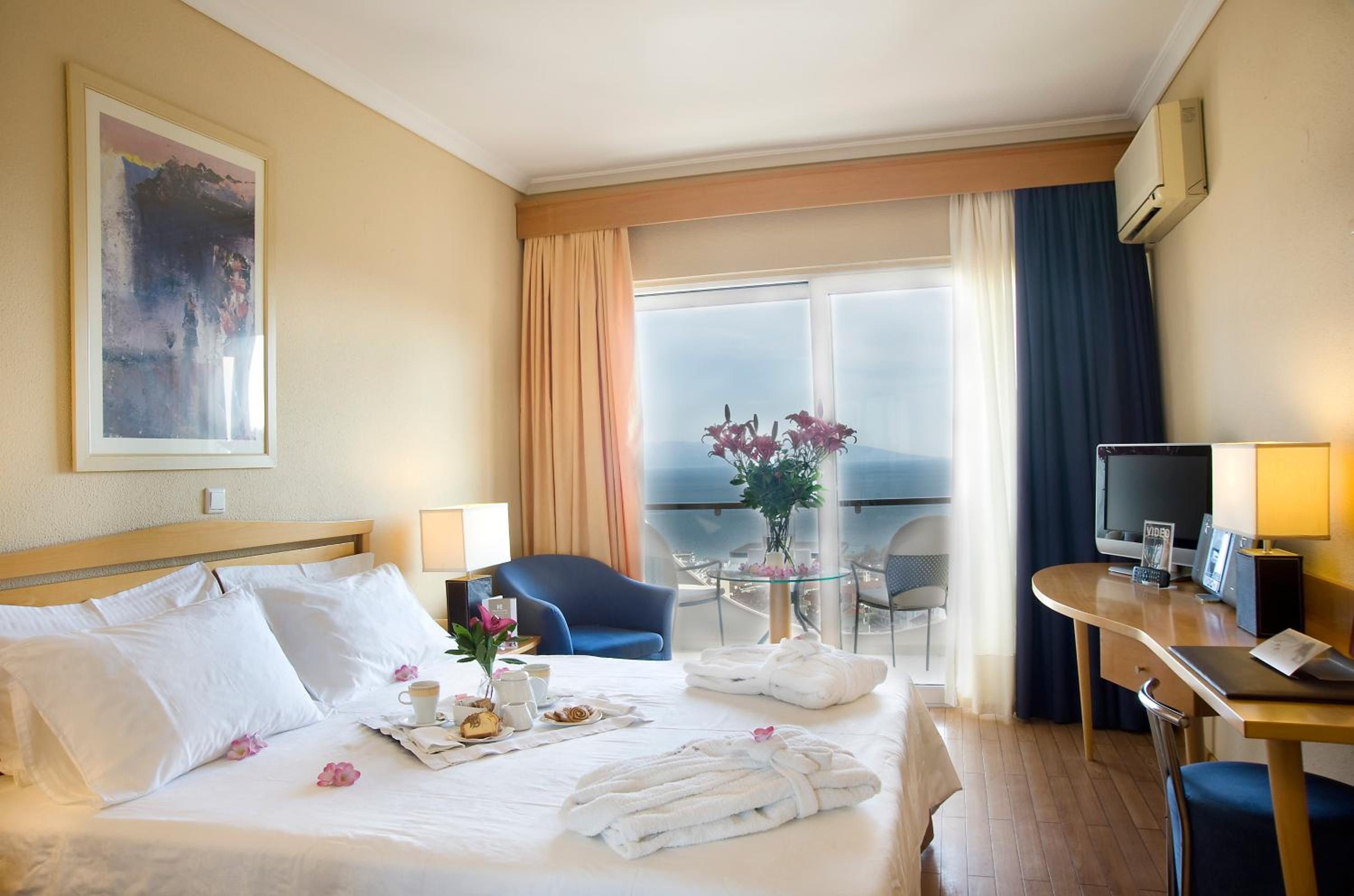 Classic Double or Twin Room with Sea View - Photo 1