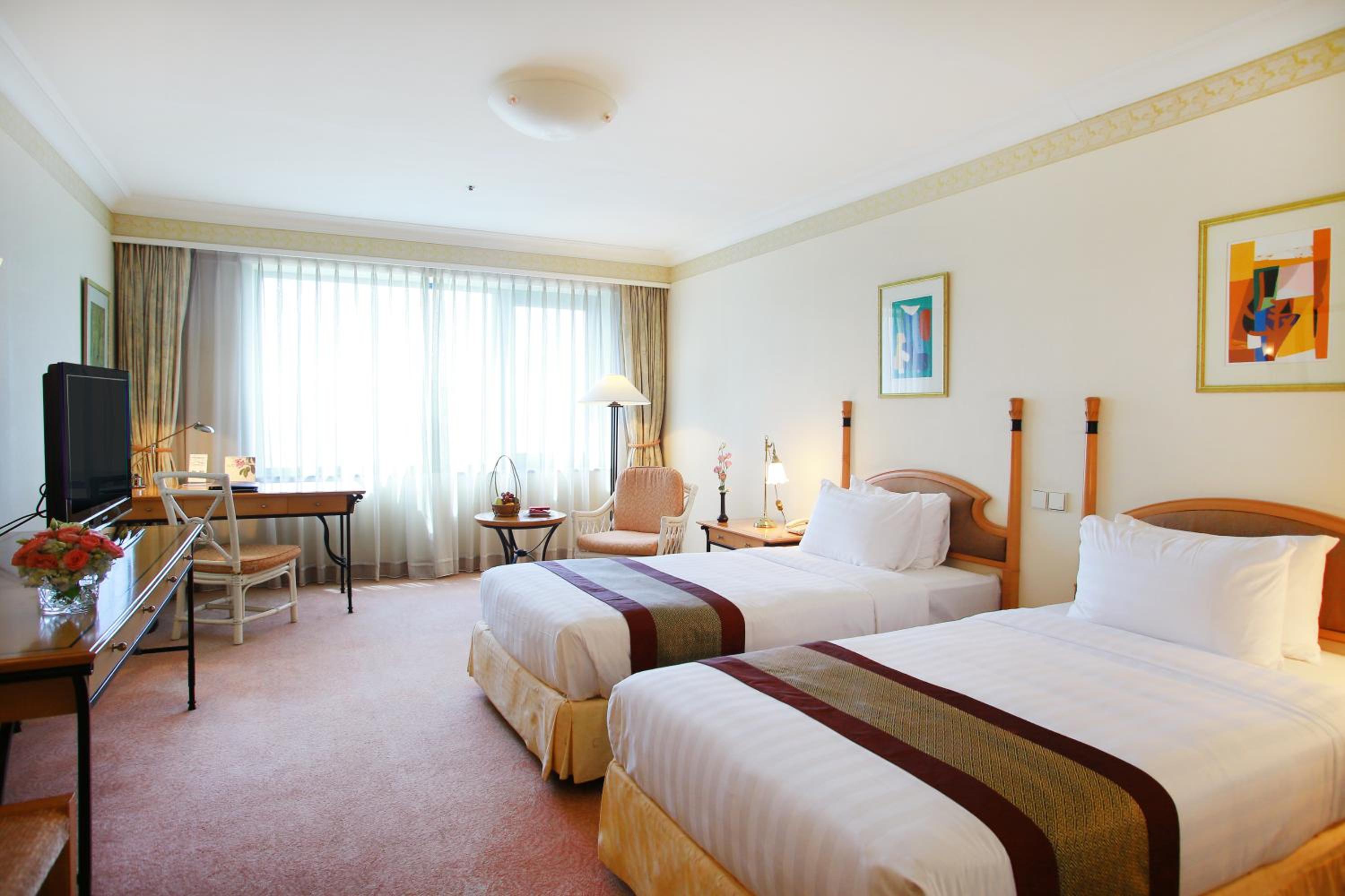 Grand Deluxe Twin Bed  Lake View