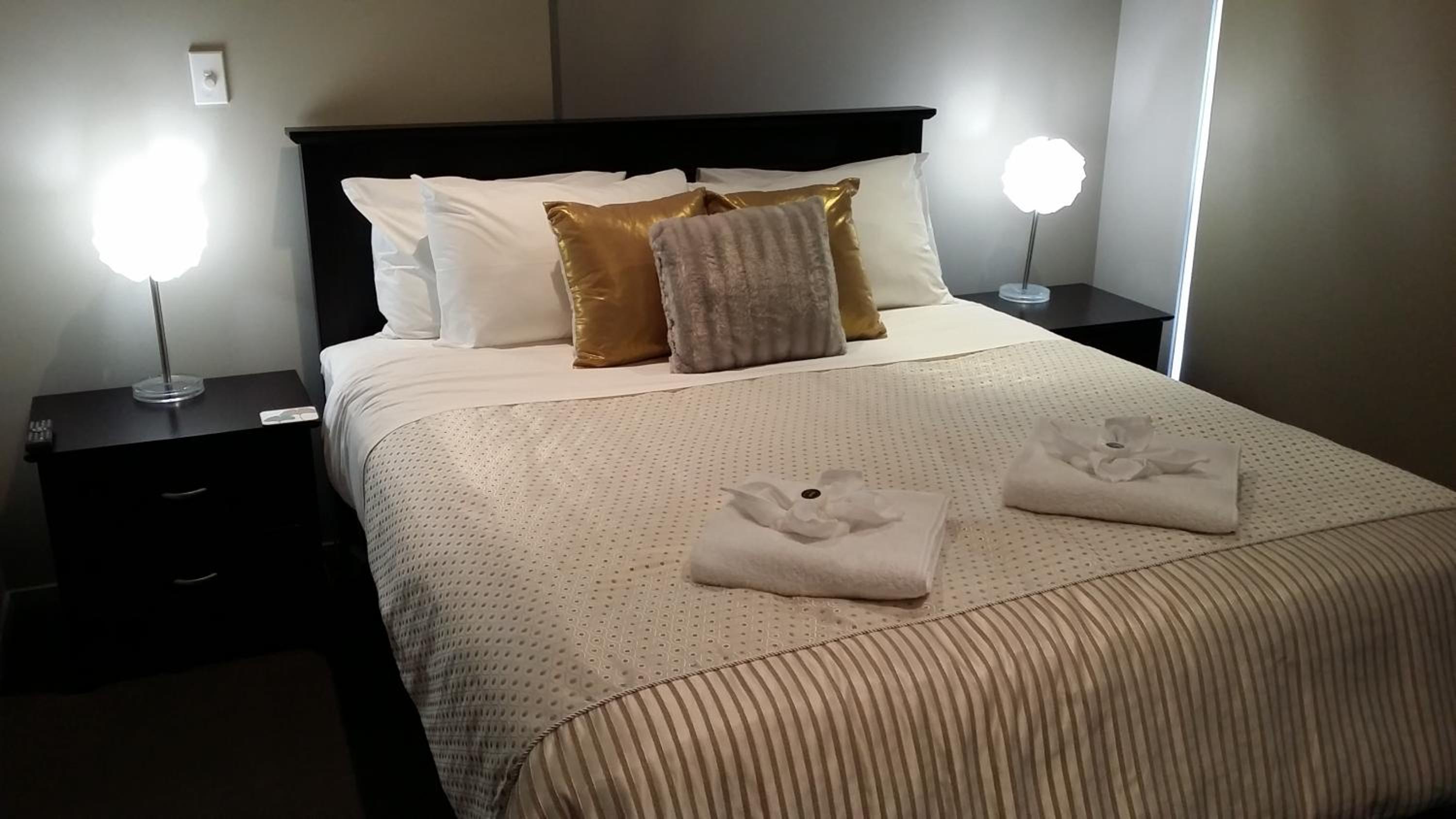 Three-Bedroom Suite (6 Adults) - Water Front